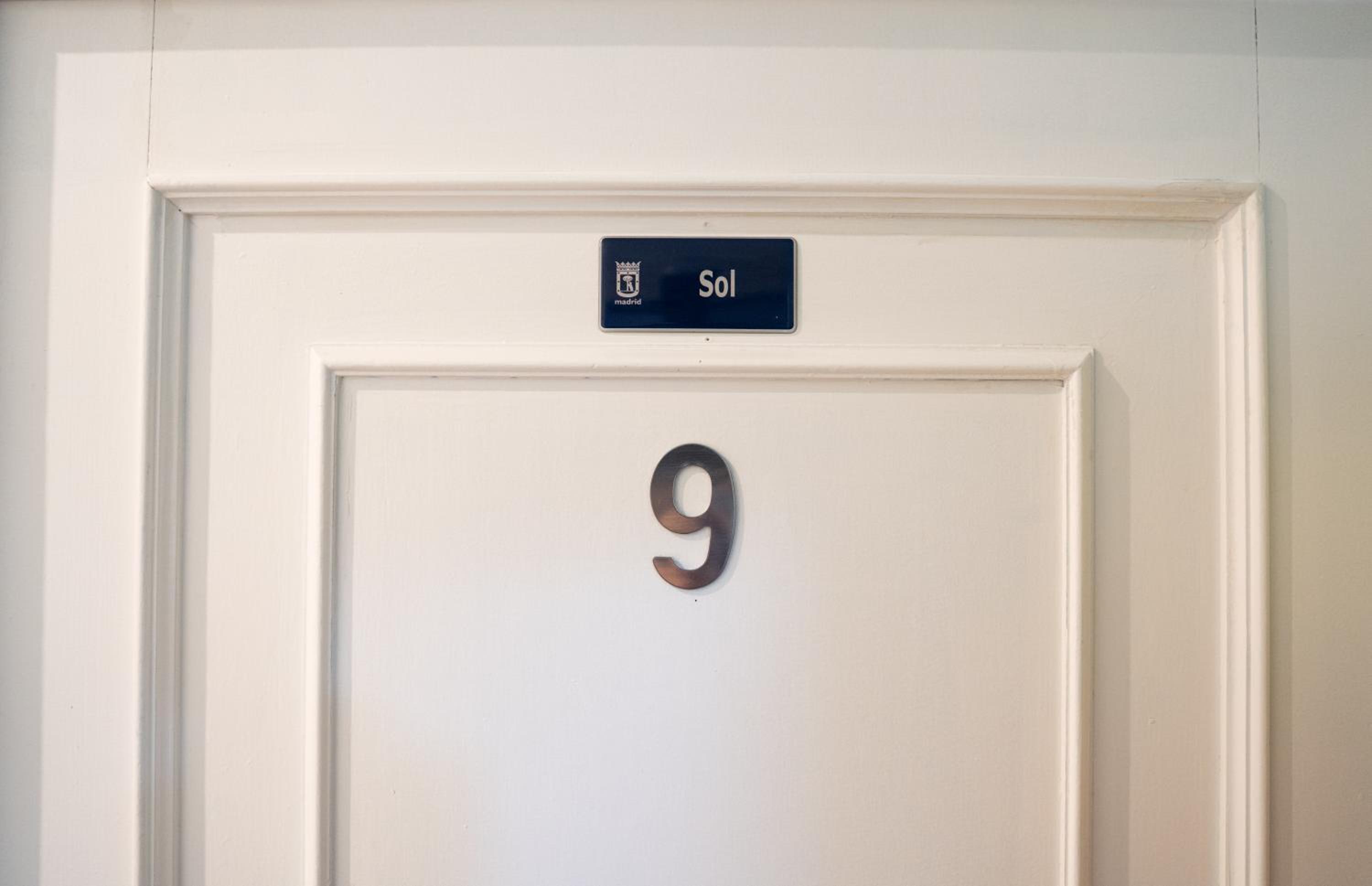 Superior Twin Room with City View - Photo 8