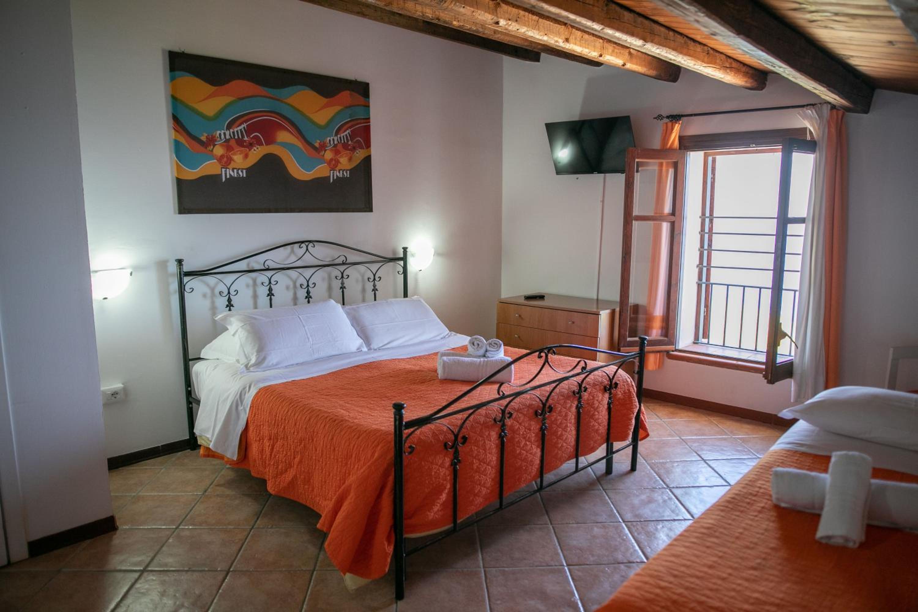 Classic Two-Bedroom Apartment with Sea View and Terrace - Attic photo 1