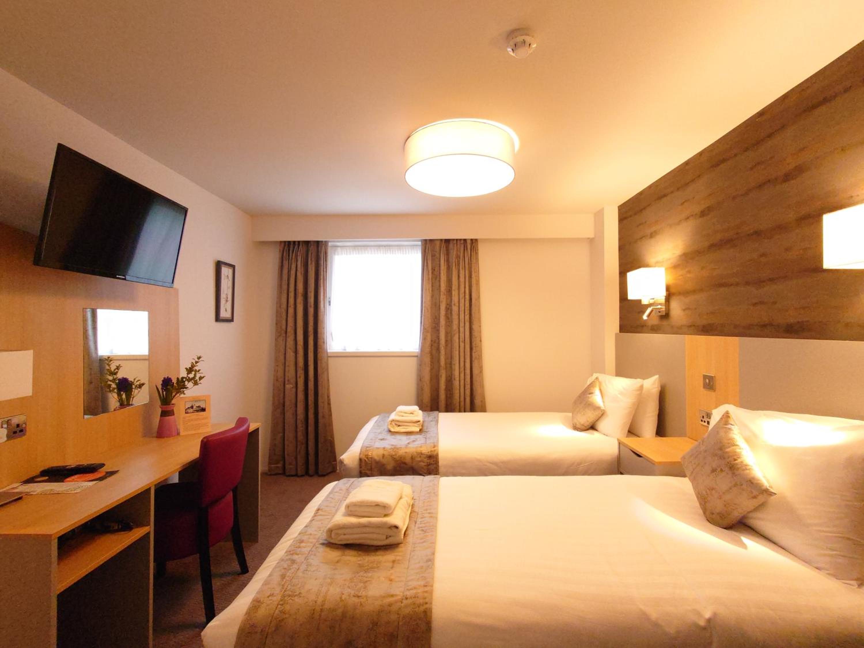Twin Room - Photo 4