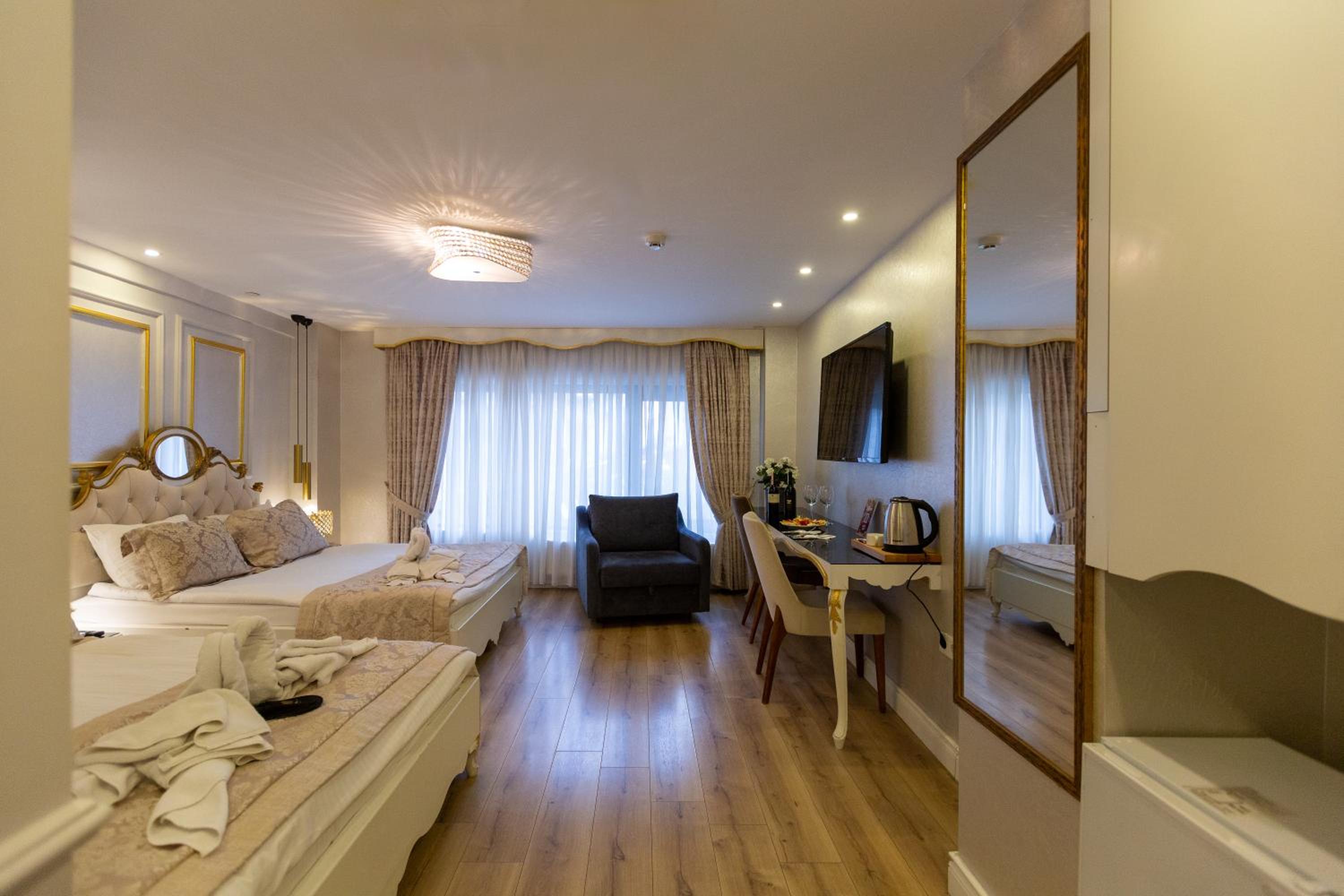 Family Room (5 Person) photo 1