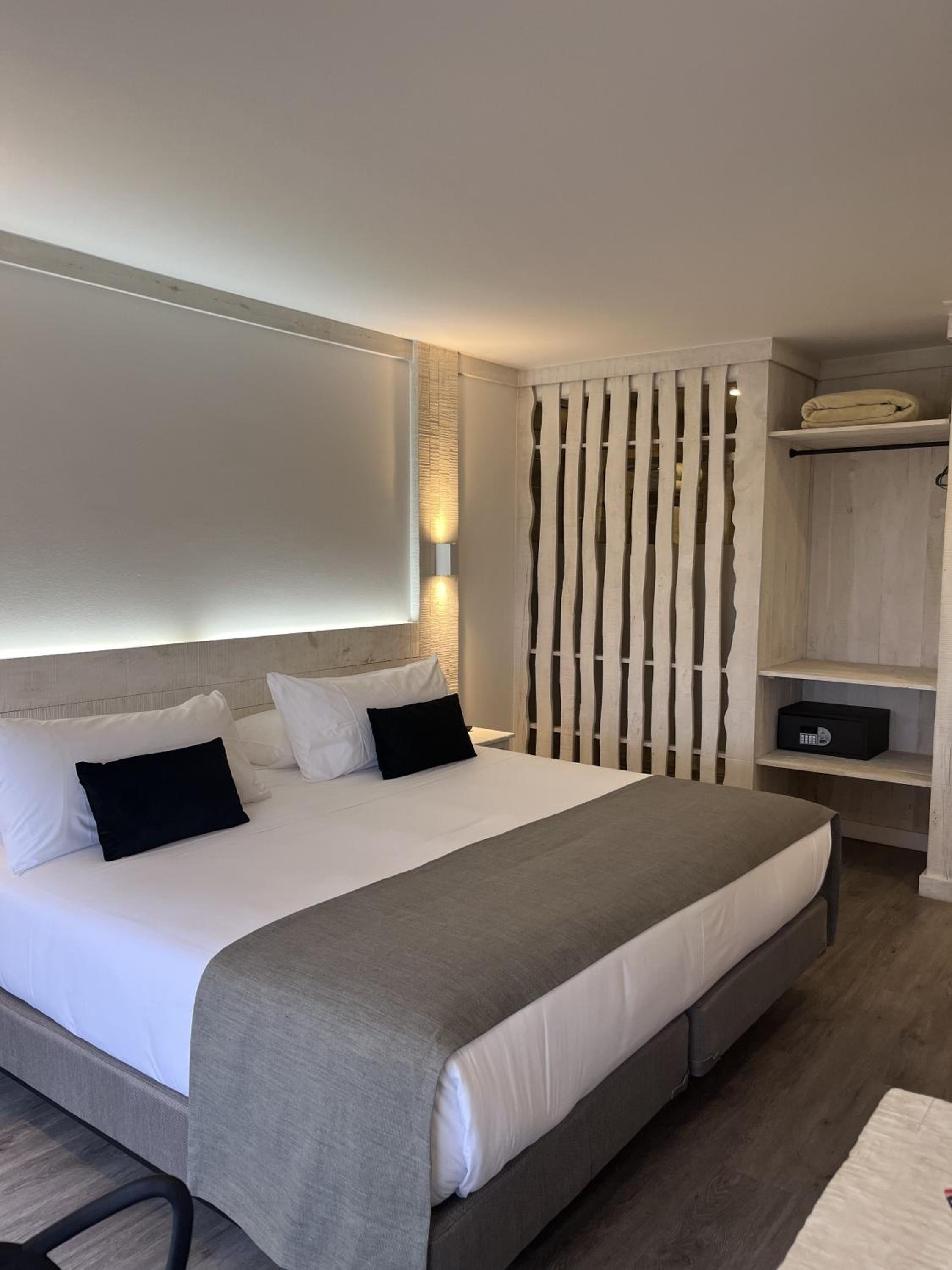 Standard Double or Twin Room photo 1