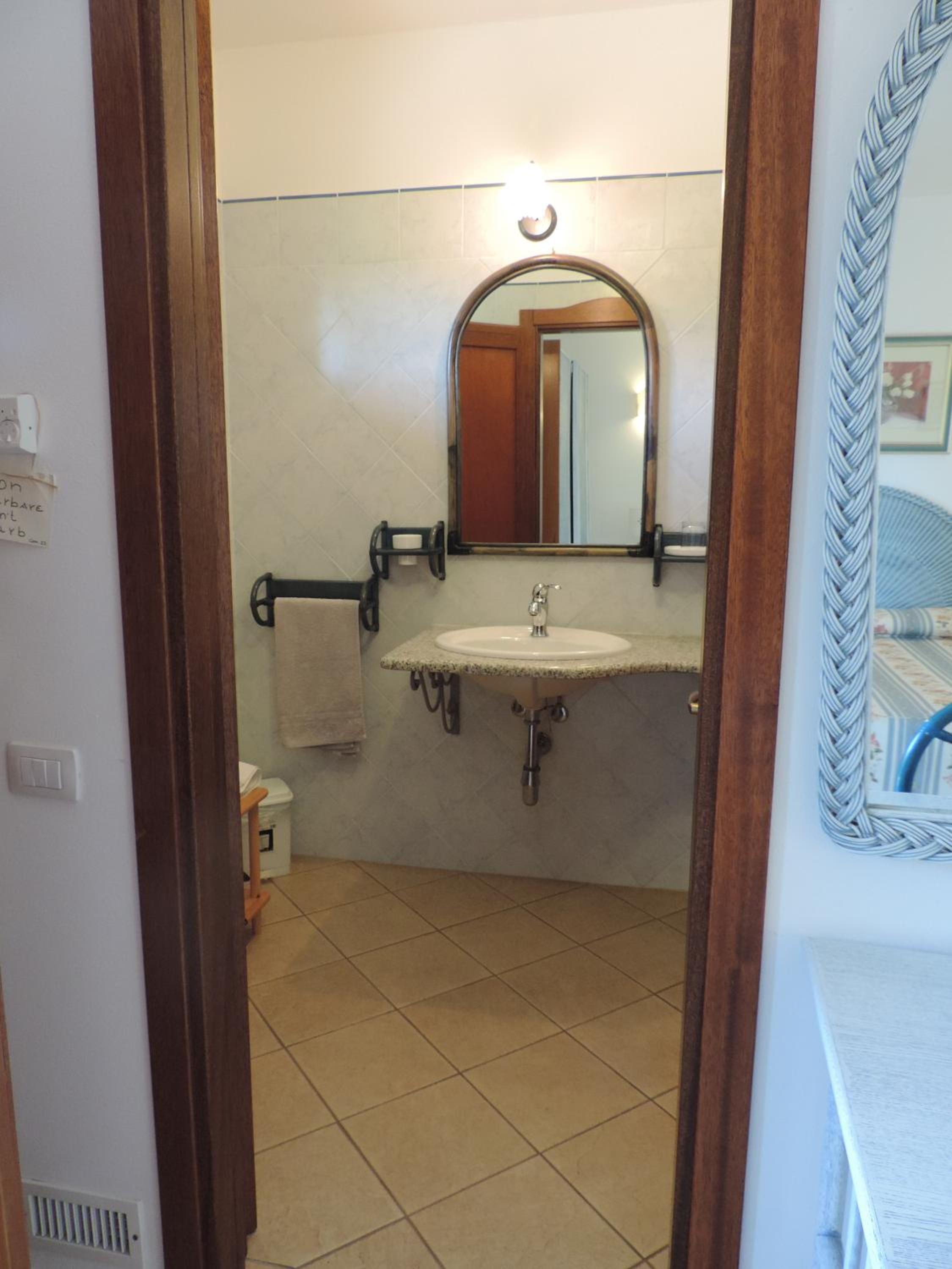 Triple Room - Photo 13