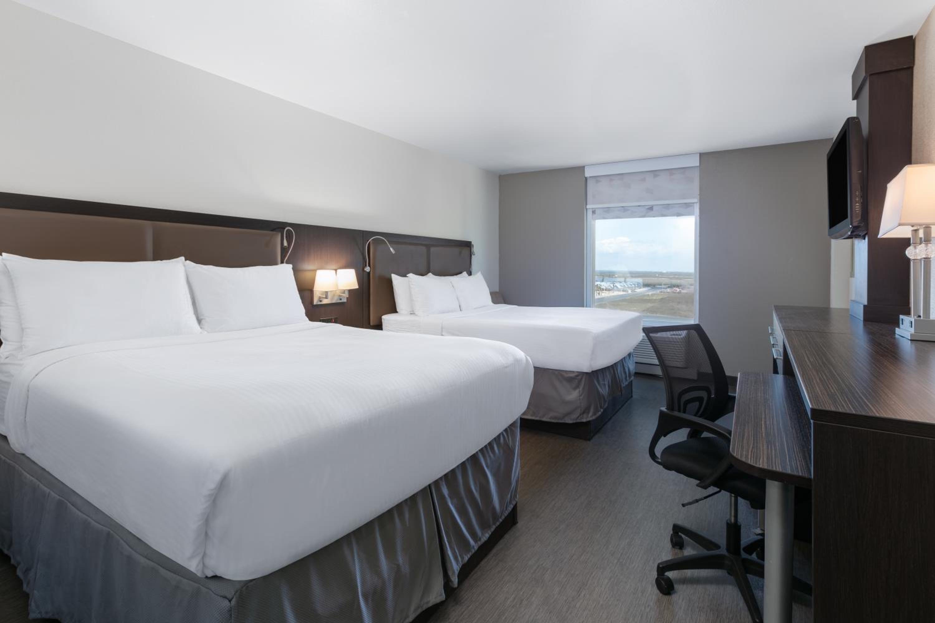 Queen Room with Two Queen Beds - Non-Smoking photo 1
