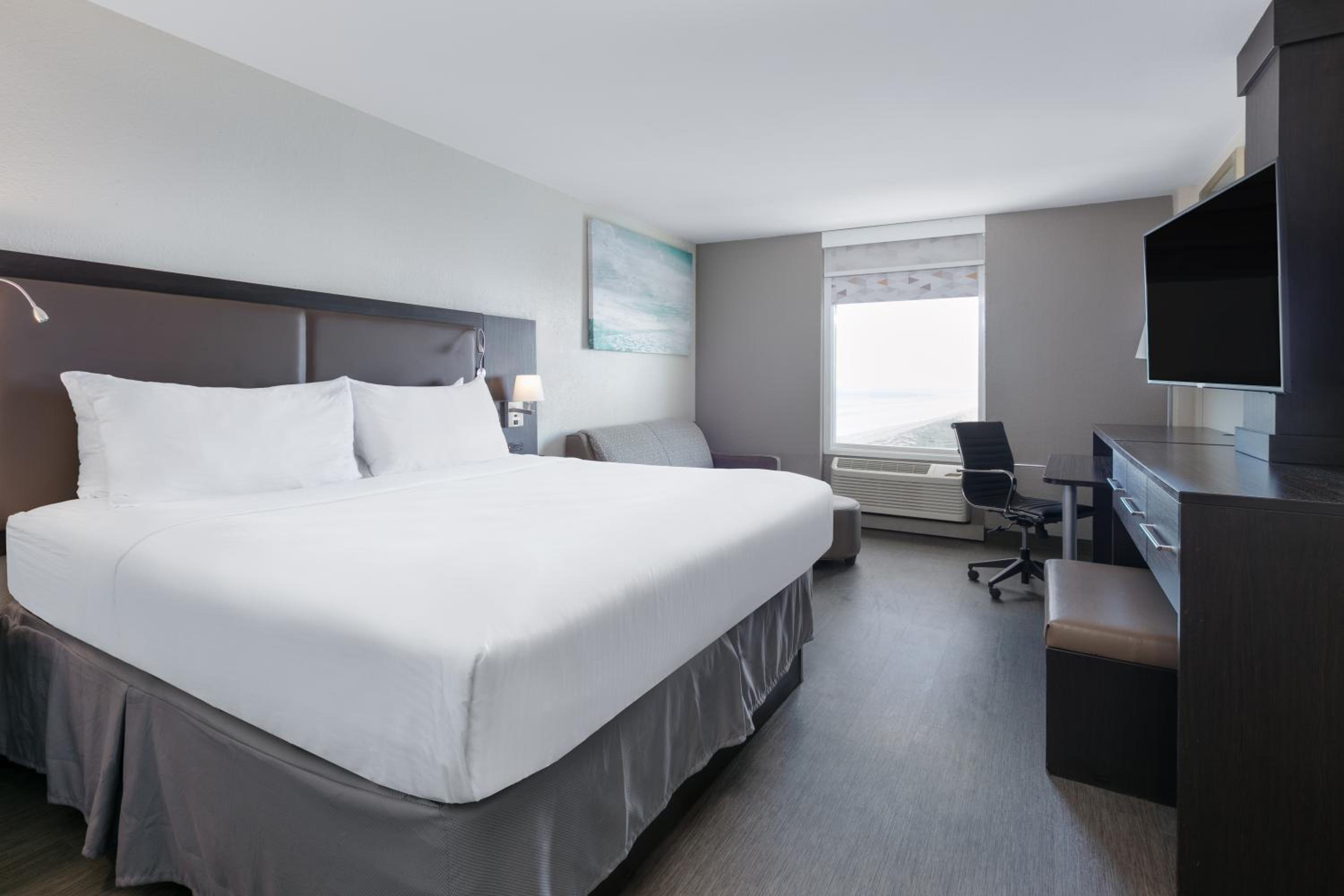 Suite With One King Bed and Balcony - Non-Smoking/City View photo 1