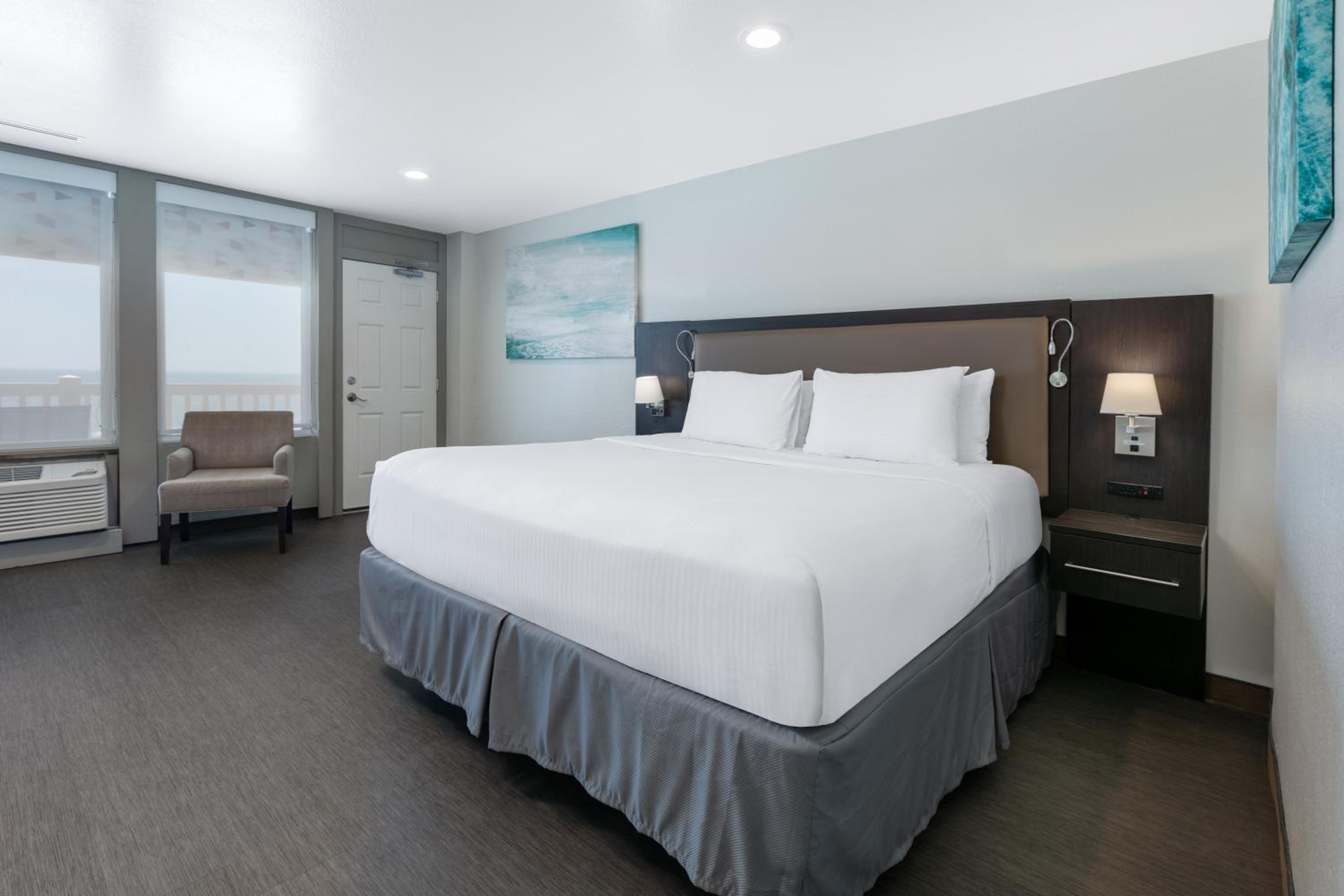 King Room with One King Bed and Balcony - Non-Smoking/Ocean View photo 1