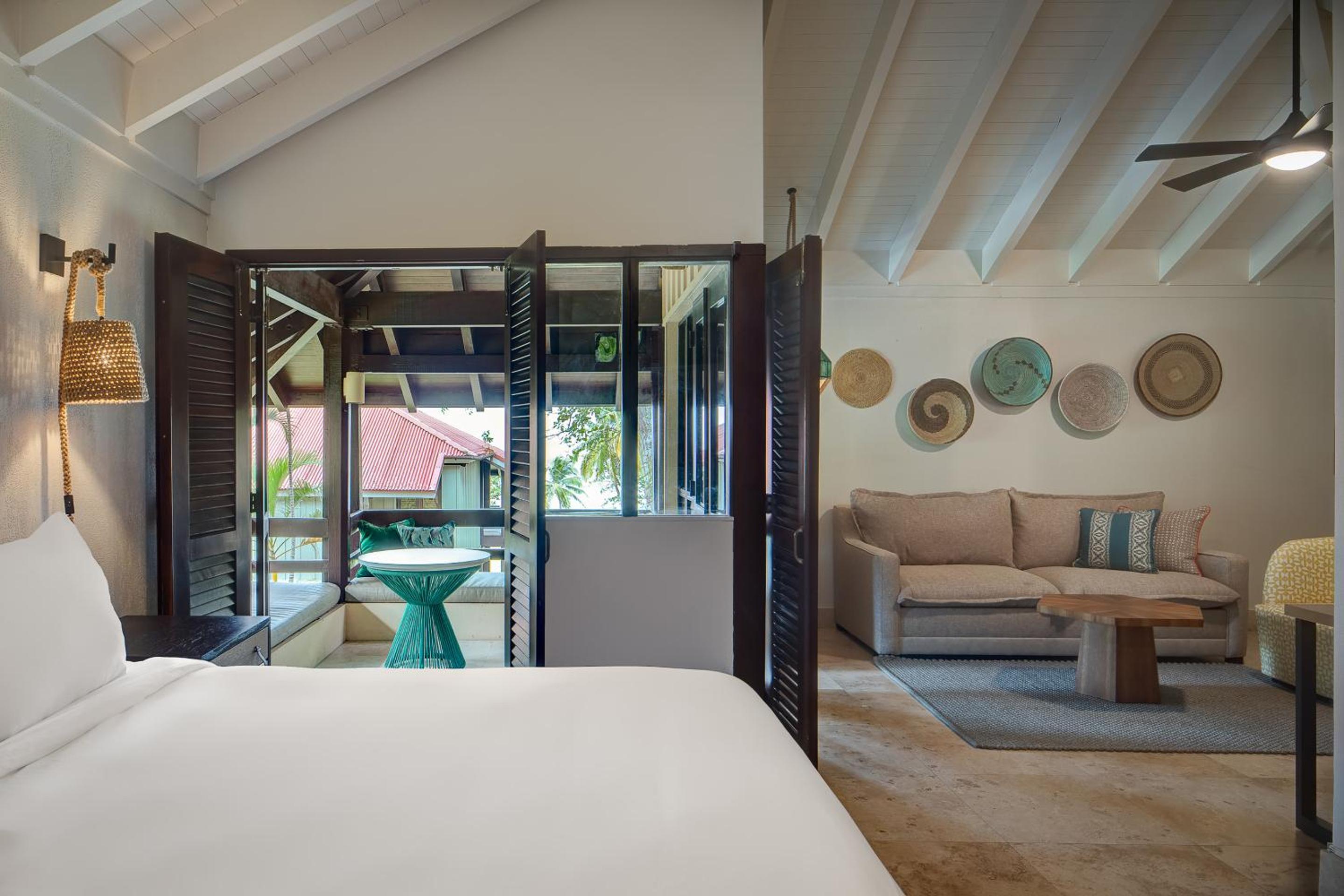 Junior King Suite with Sofa Bed, Kitchenette and Garden View photo 2