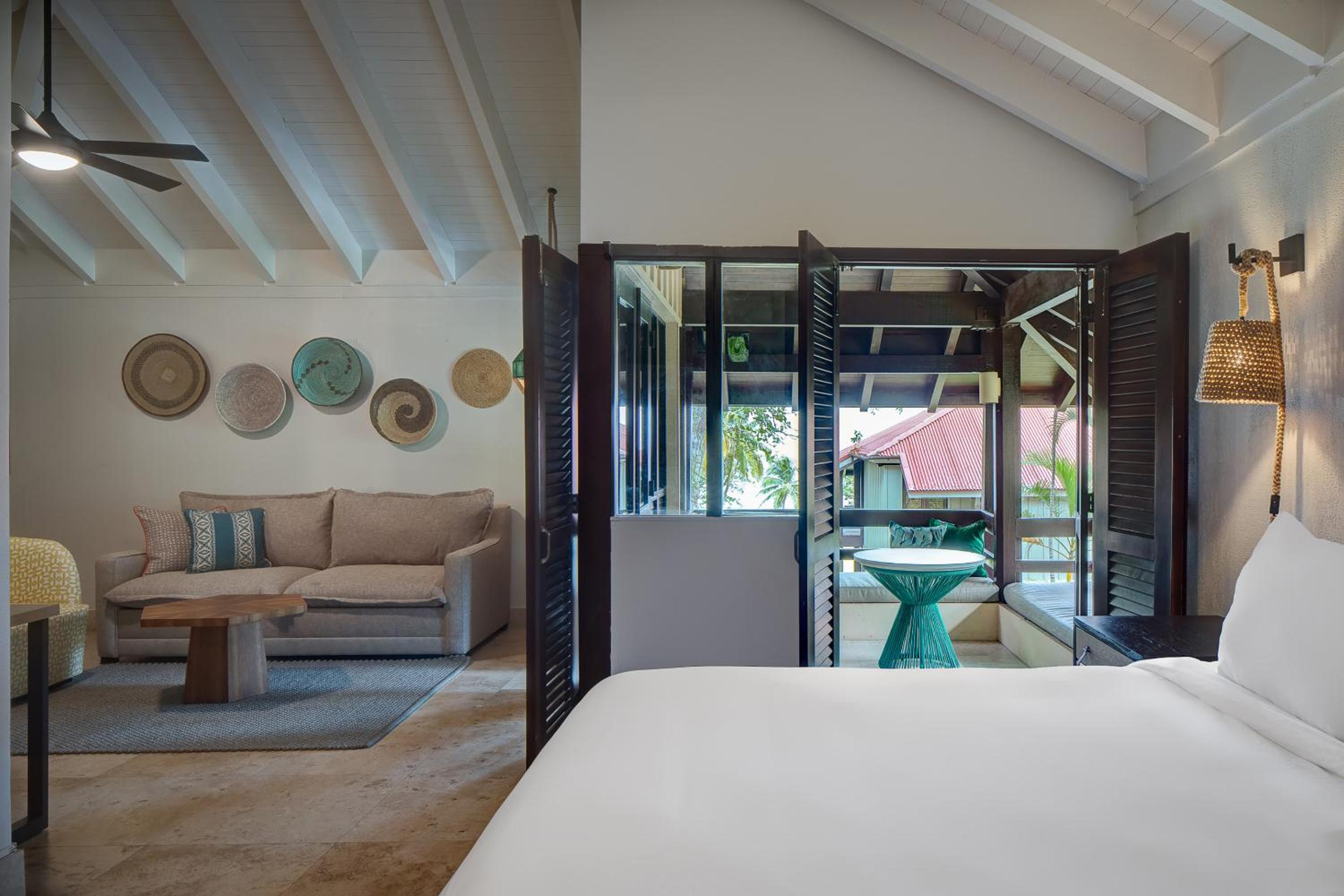 Junior King Suite with Sofa Bed, Kitchenette and Garden View photo 3