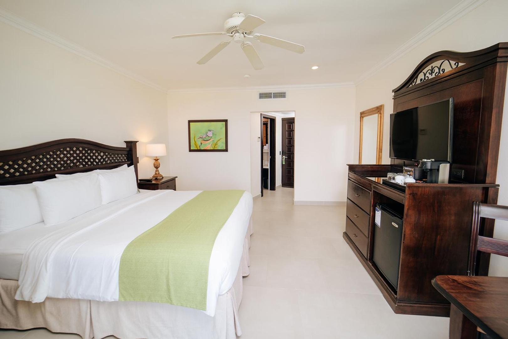 Premium Double Room - Photo 12