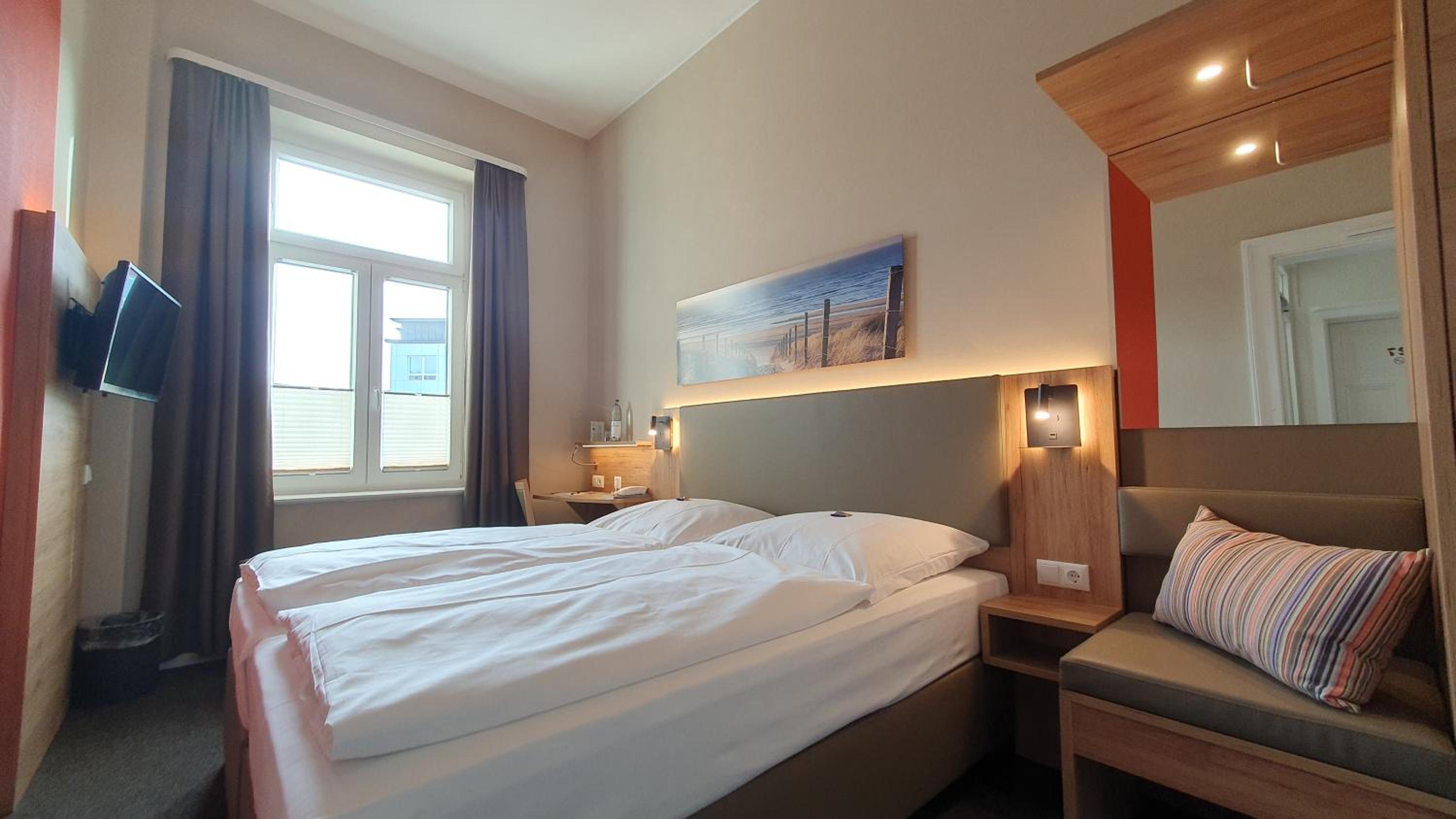 Very Small Double Room - Photo 10