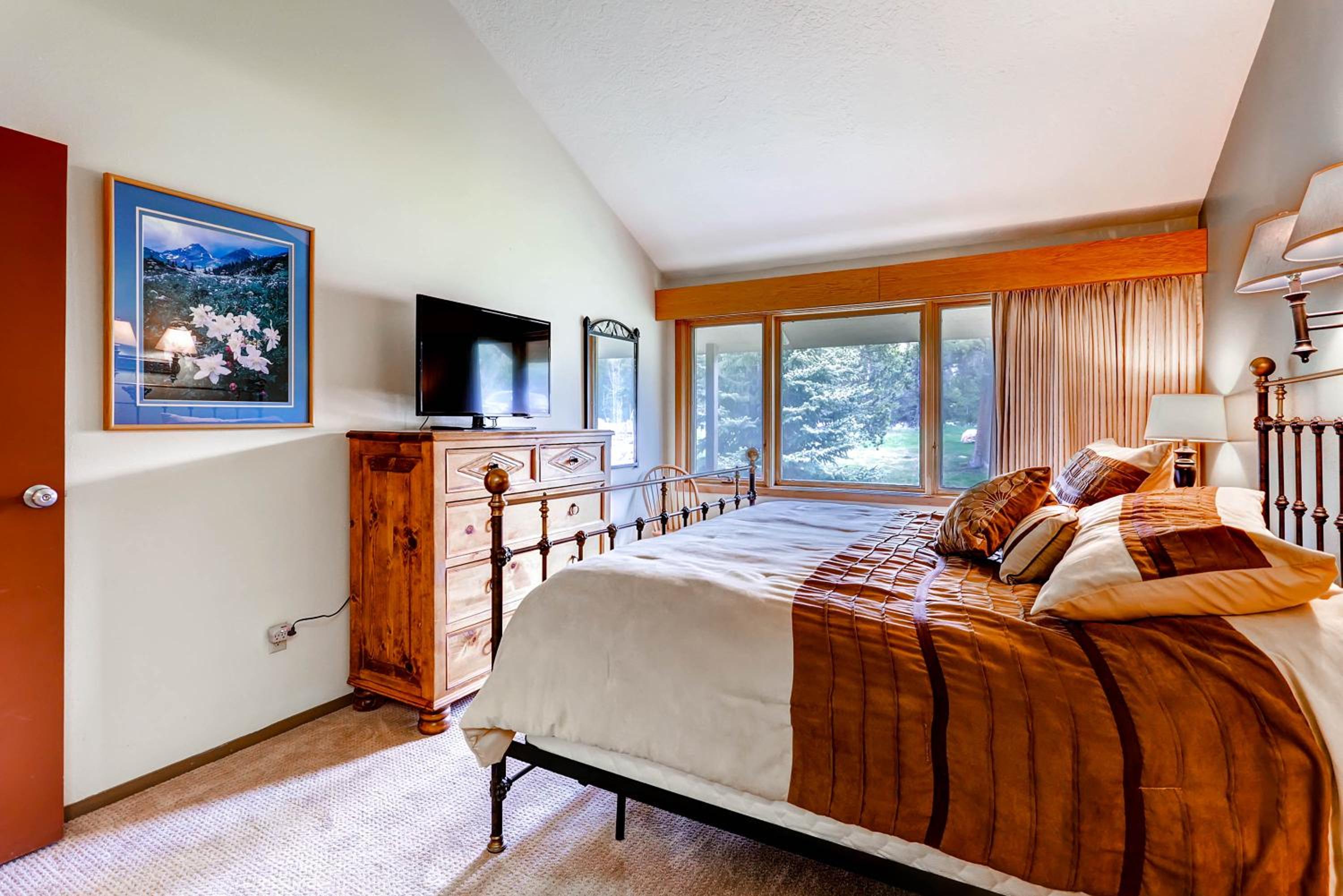 Two-Bedroom Apartment - Photo 3