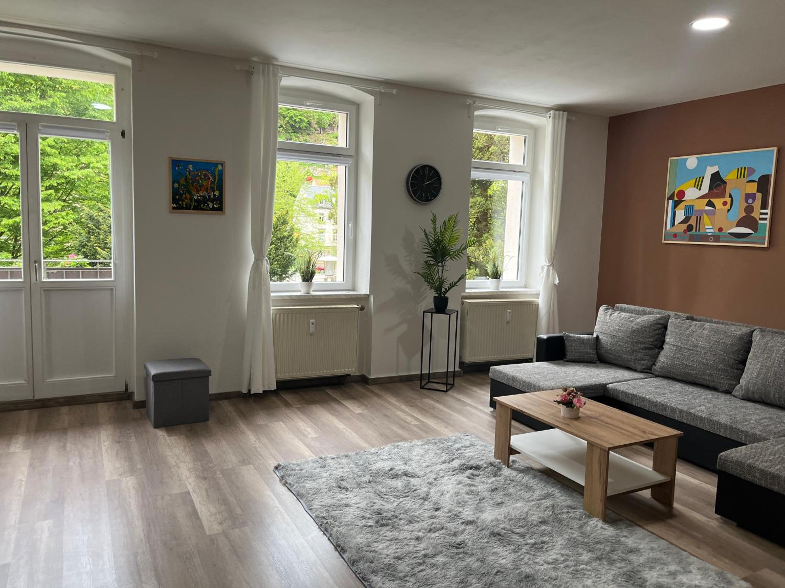 Apartment with Balcony - Photo 11