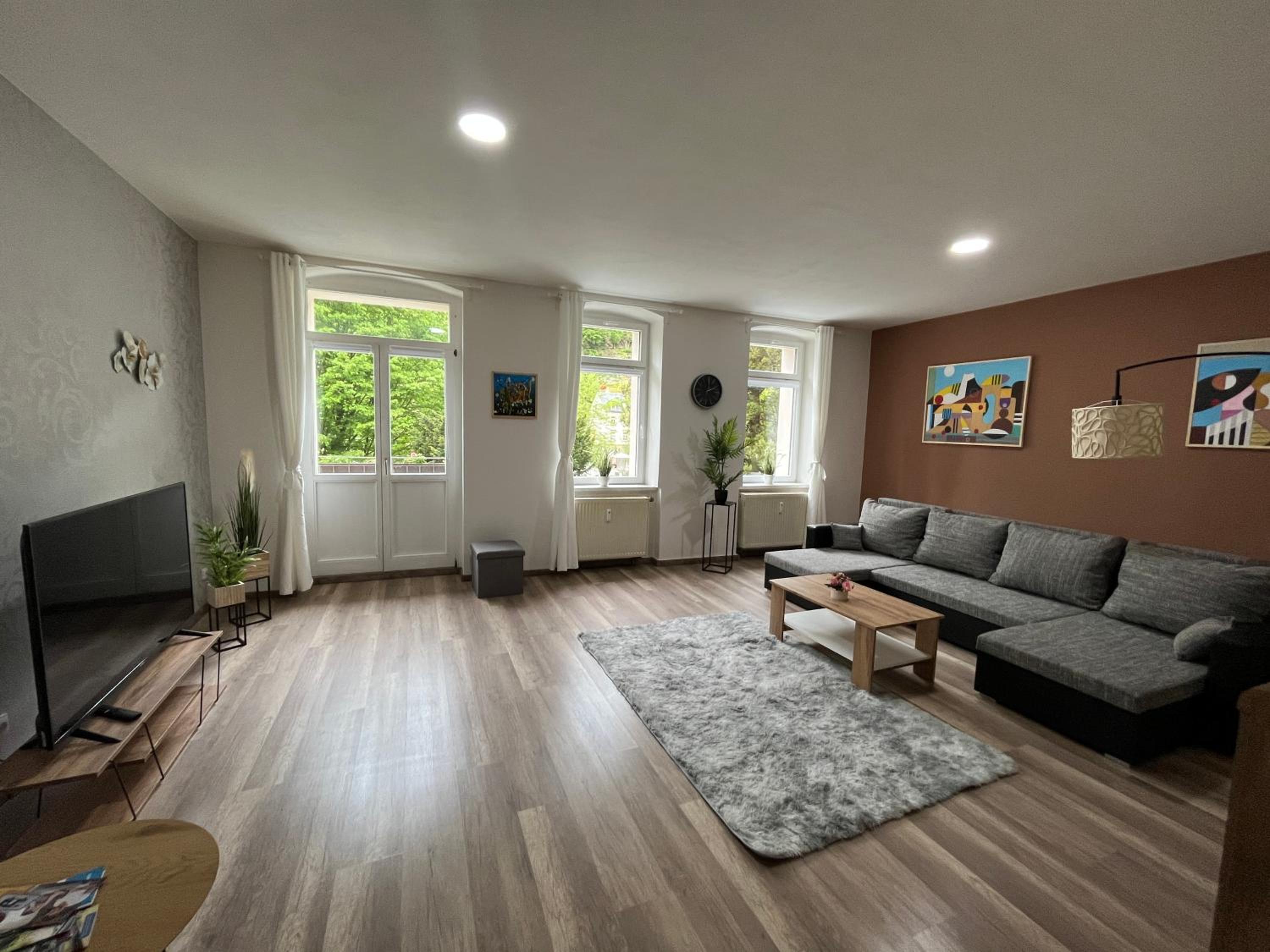 Apartment with Balcony - Photo 19