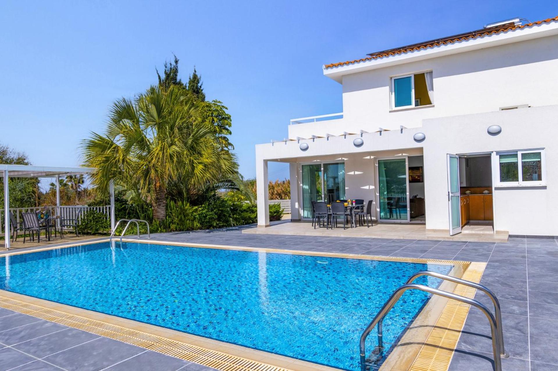 Villa photo 2