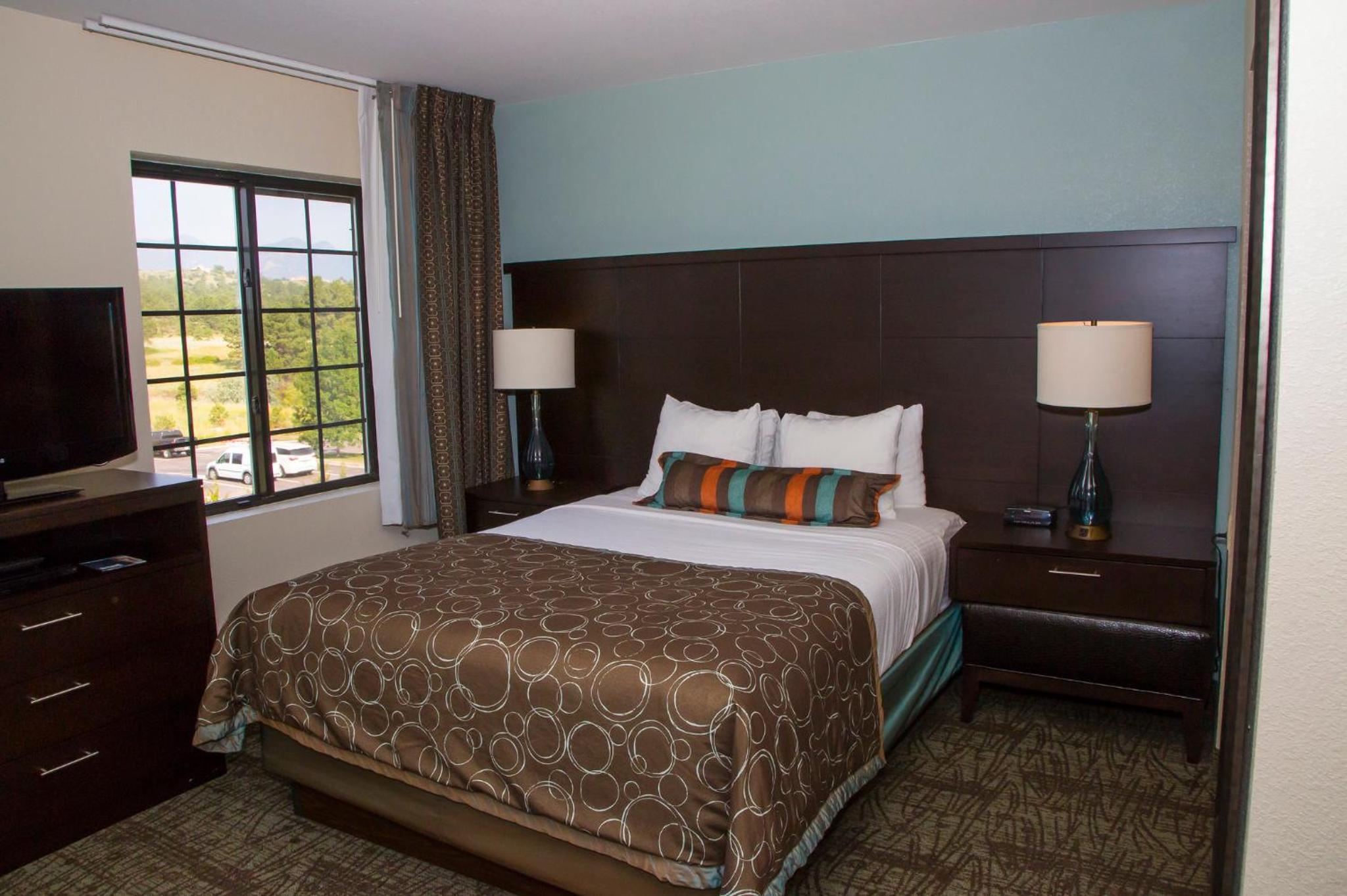 Queen Studio Suite - Photo 2
