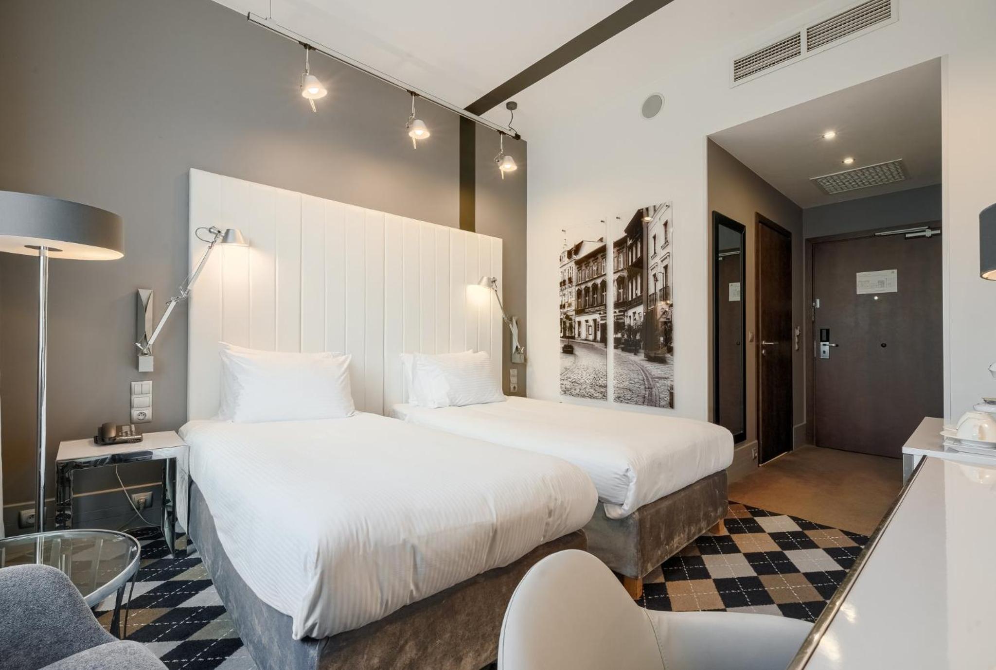 Premium Twin Room photo 2