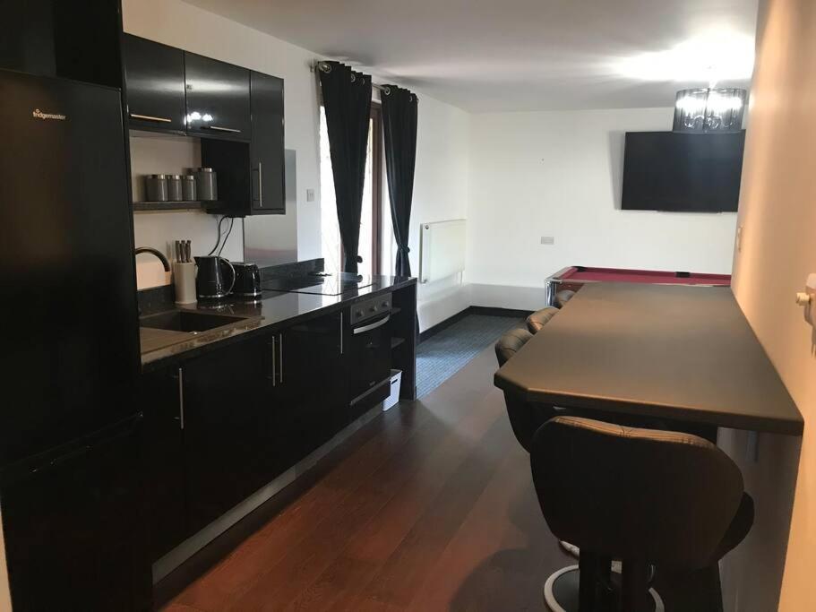 One-Bedroom Apartment photo 2
