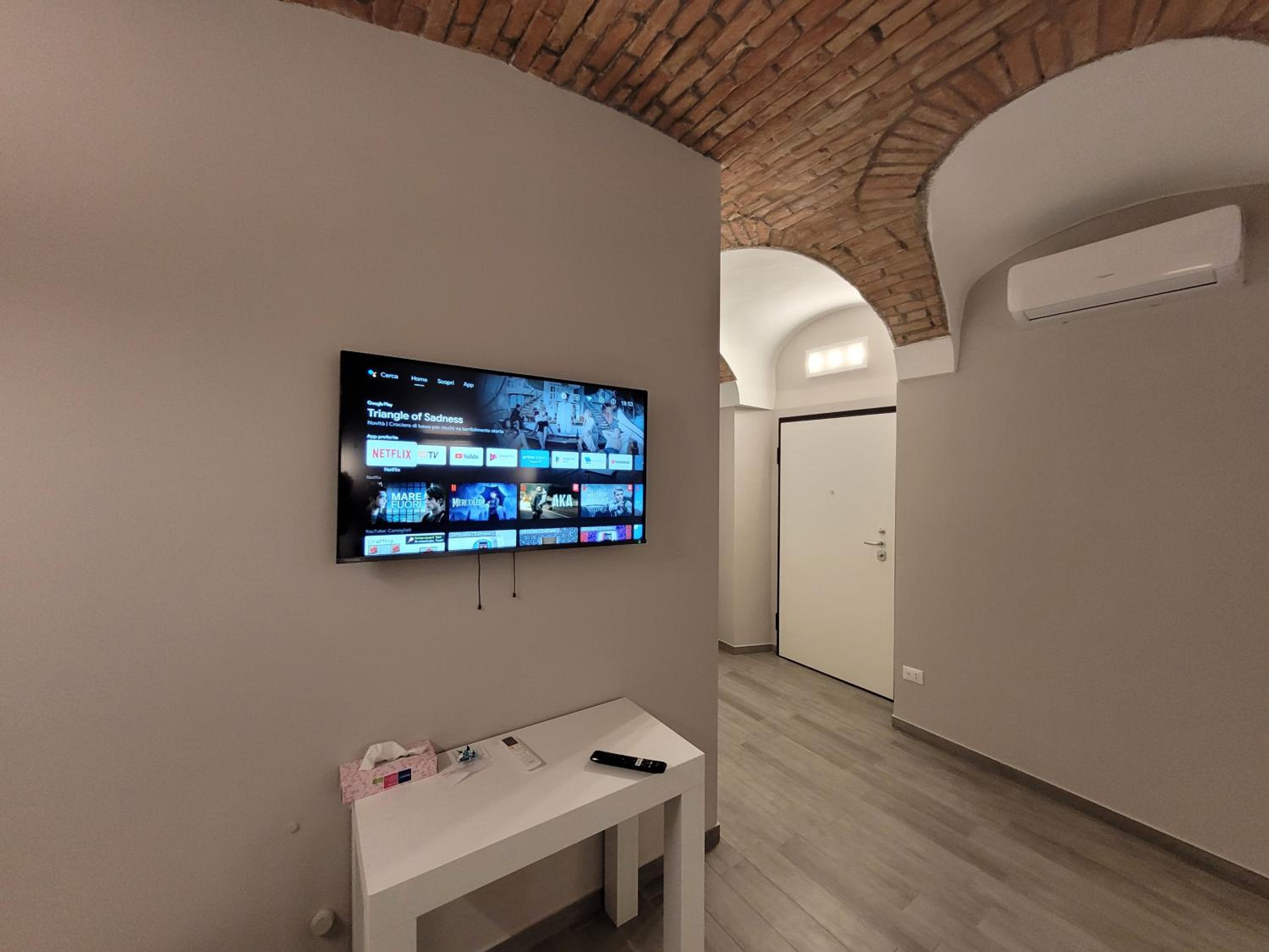 Deluxe King Suite photo 2