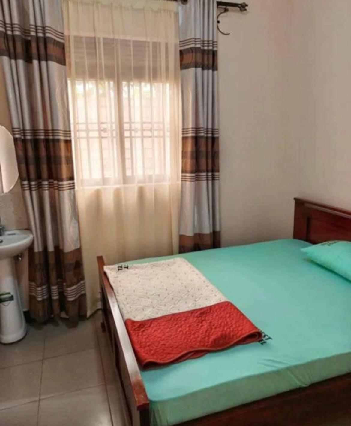 Single Room with Bathroom photo 3