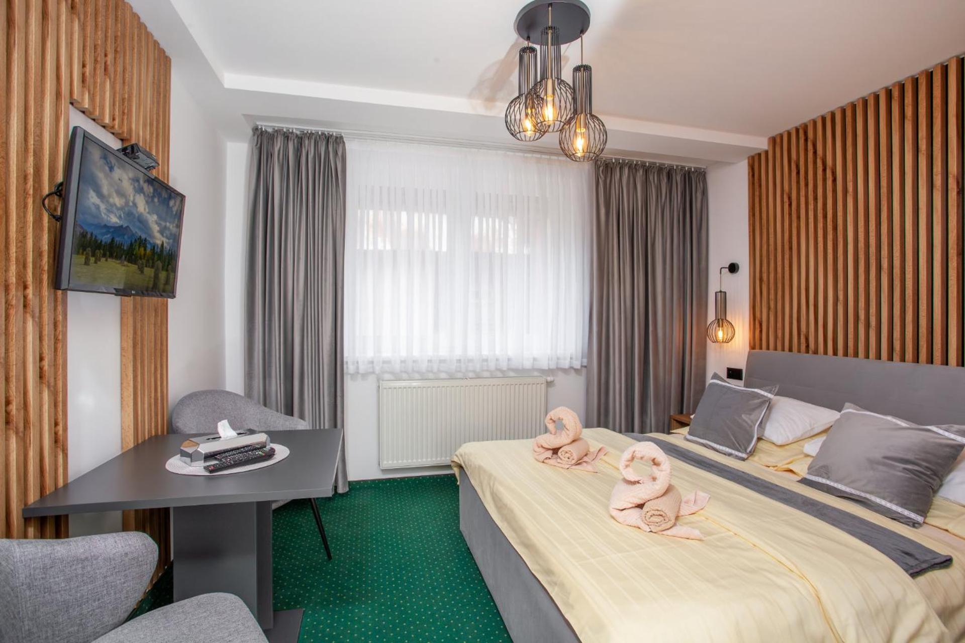 Double Room - Photo 7