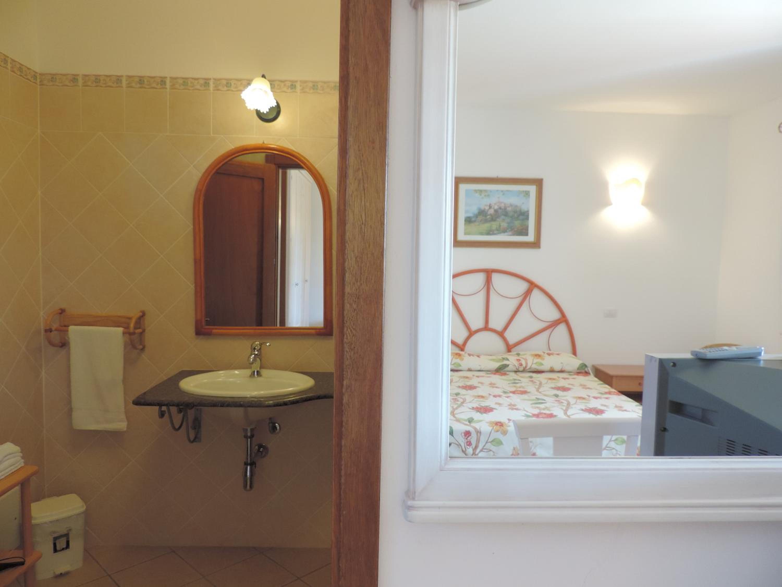 Double Room - Photo 3