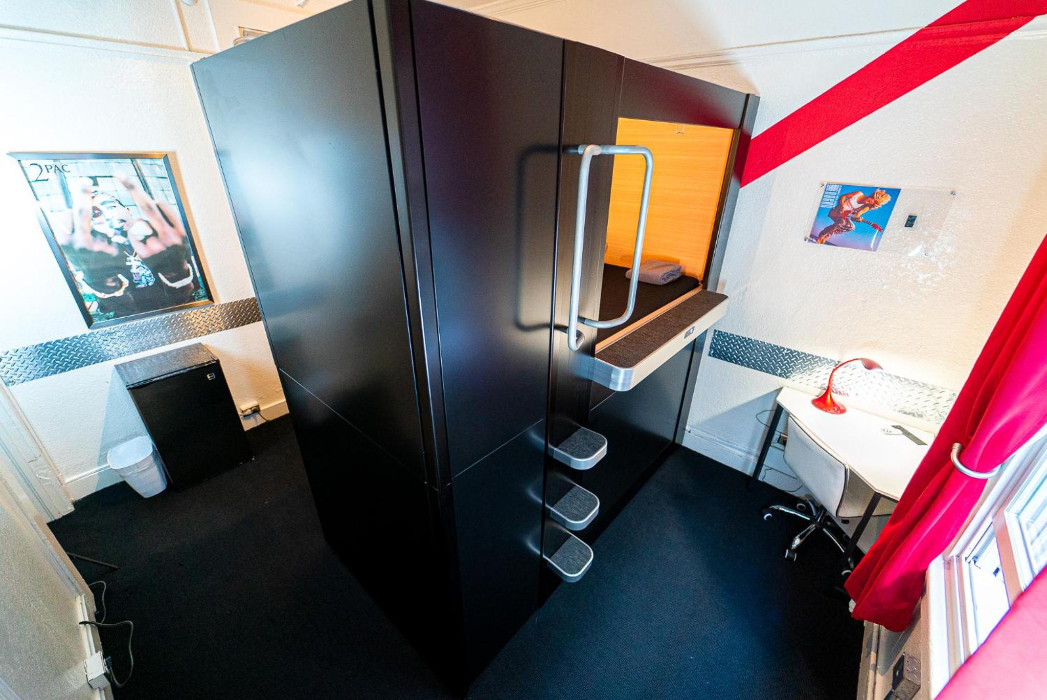 Single Bed in 2 Bed Female Capsule Room thumbnail 5