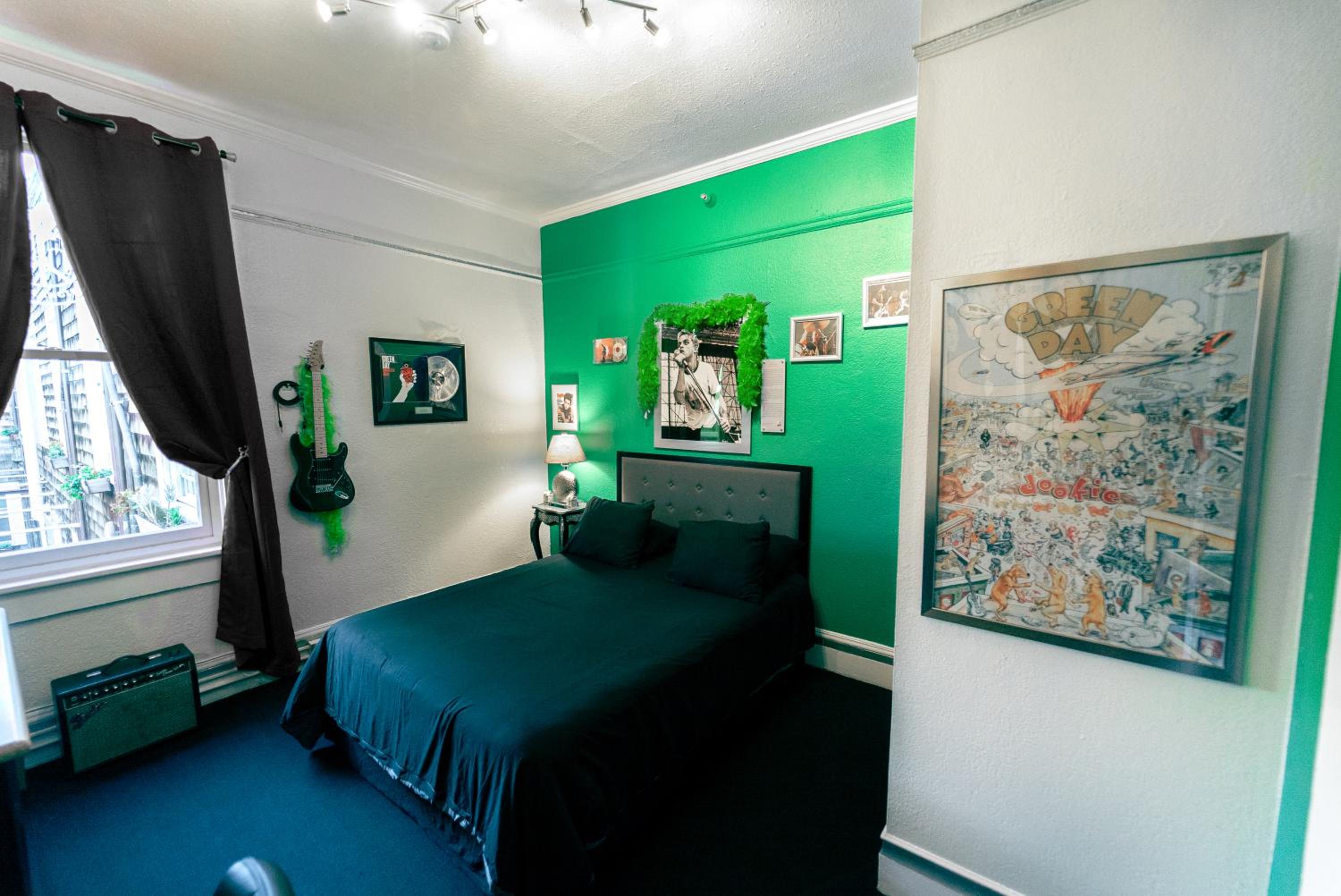 Green Day Room with Shared Bathroom