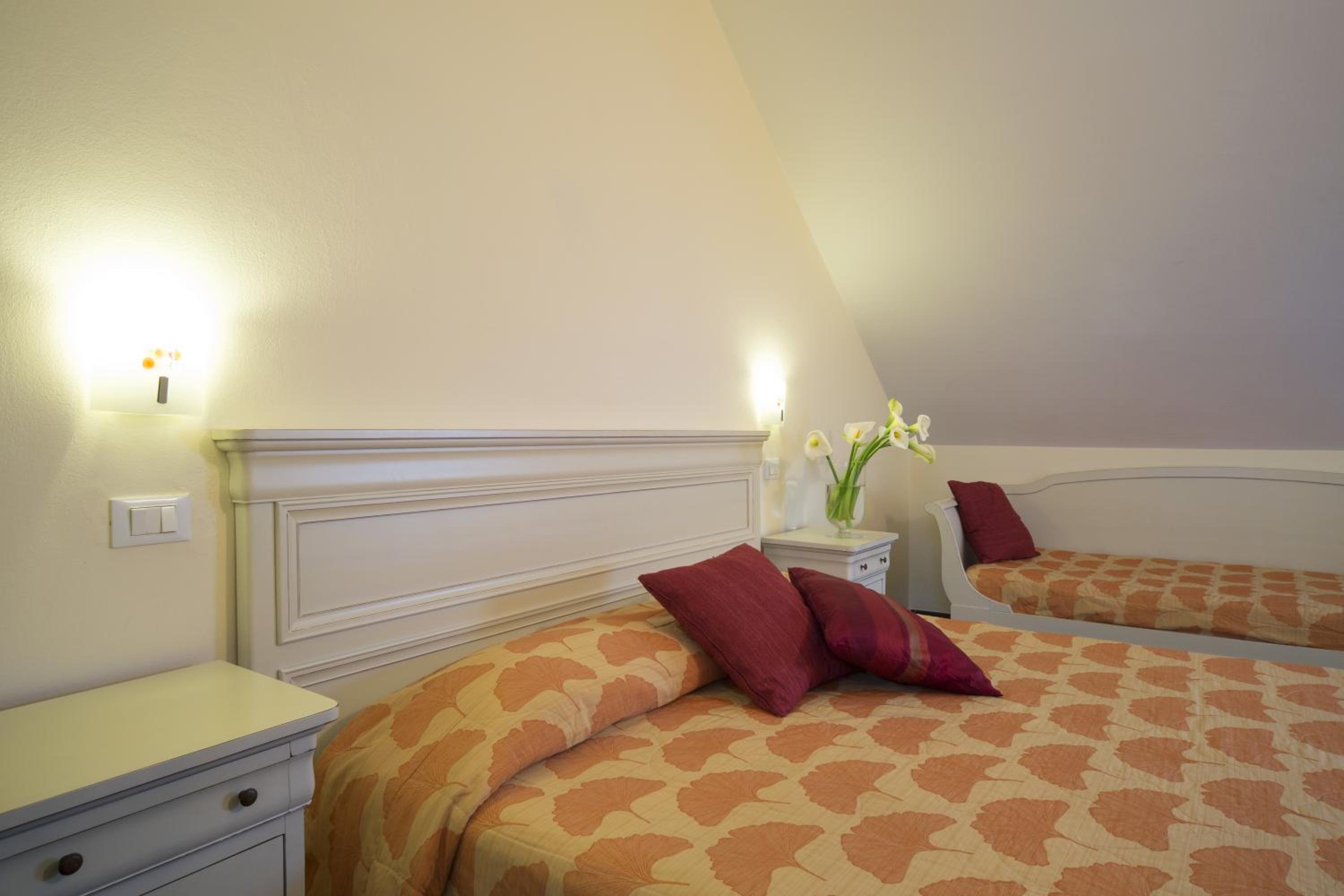 Superior Triple Room - Attic photo 3