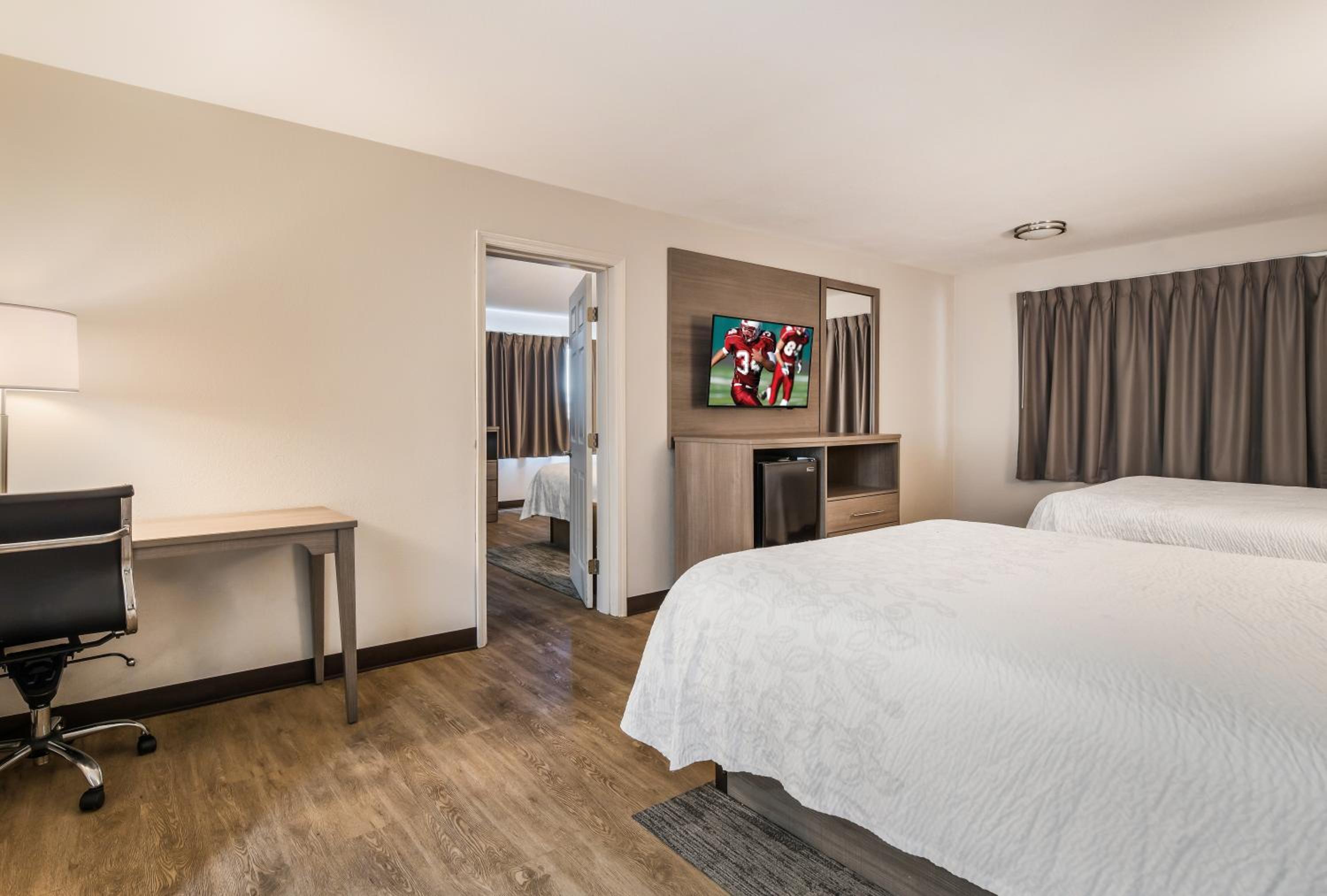 Family Suite - Non-Smoking - Photo 4