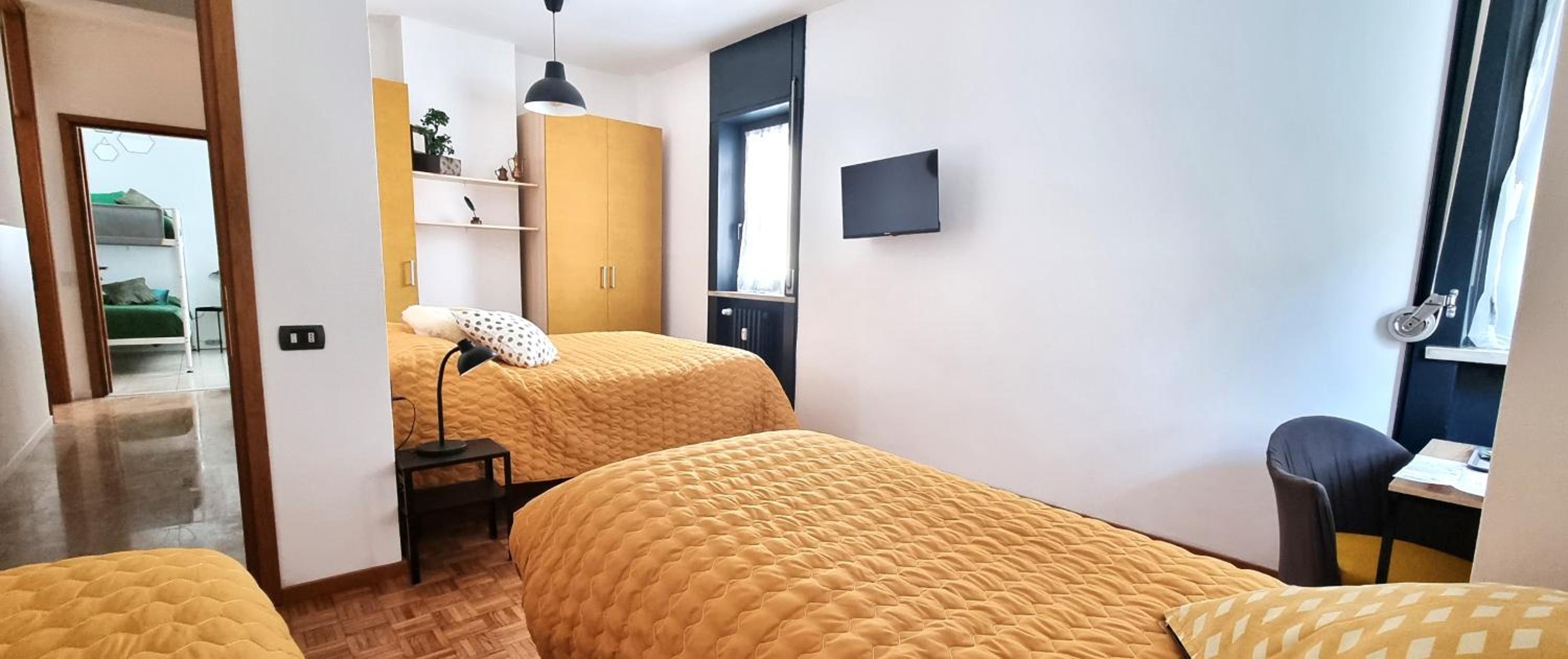 Quadruple Room with Shared Bathroom photo 2