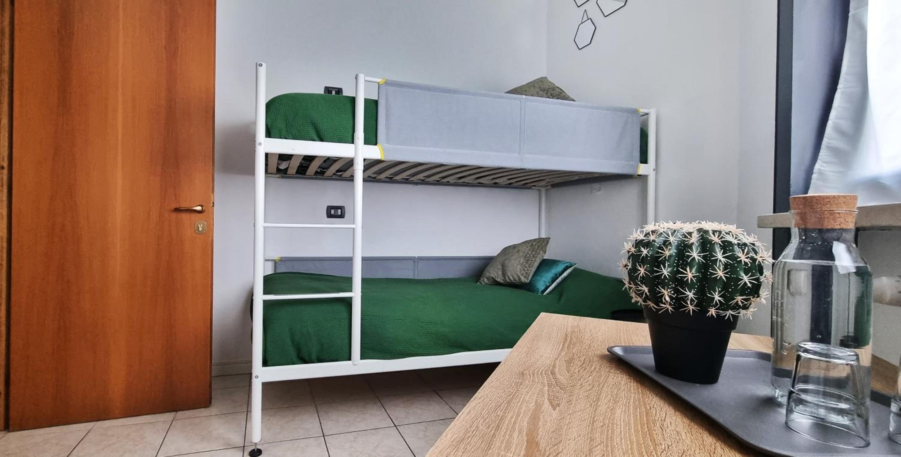 Standard Twin Room with Shared Bathroom photo 1