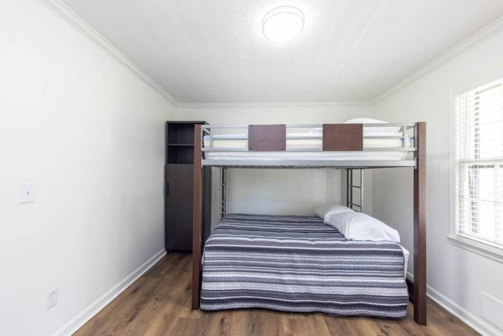 Three-Bedroom House photo 1