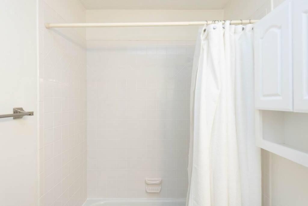 Three-Bedroom House photo 3