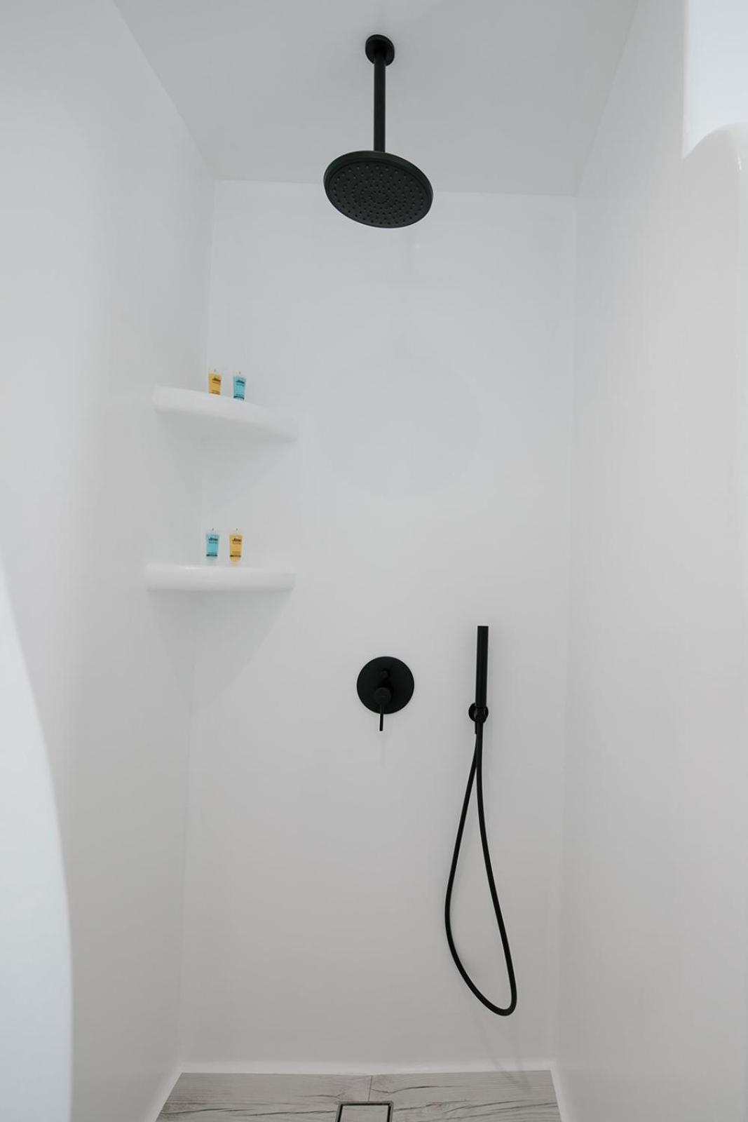 Standard Double Room - Photo 8