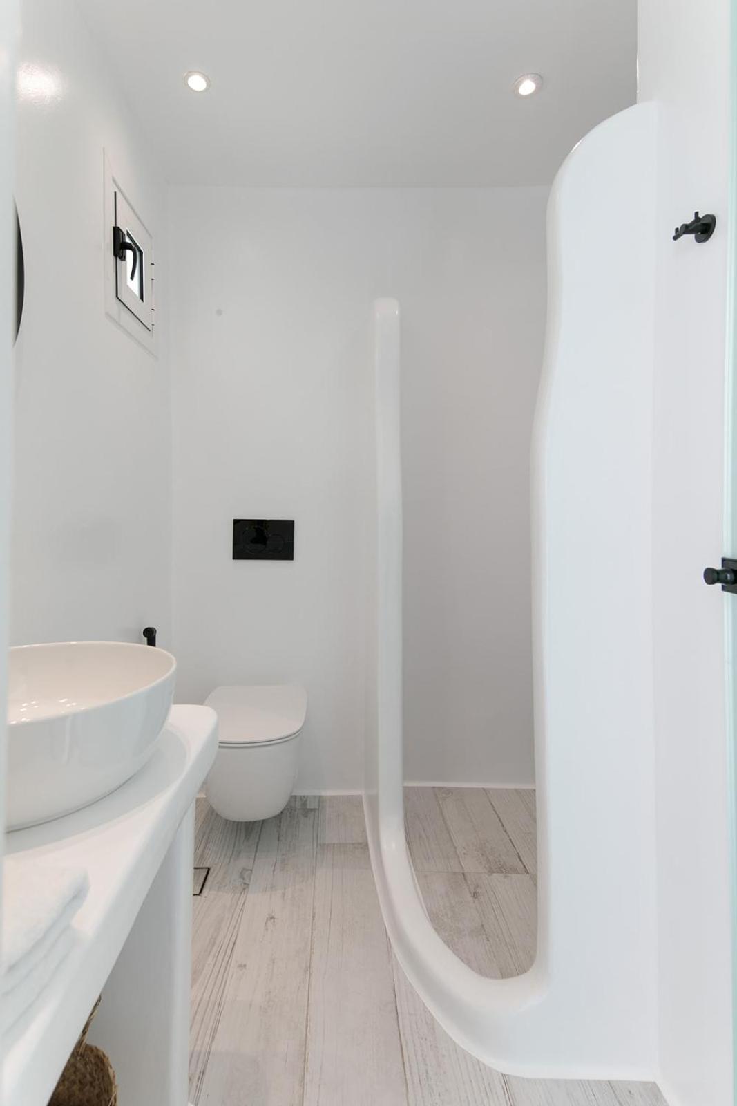 Standard Double Room - Photo 17