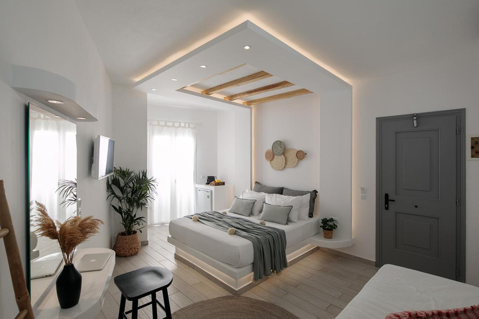 Superior Suite - Photo 17