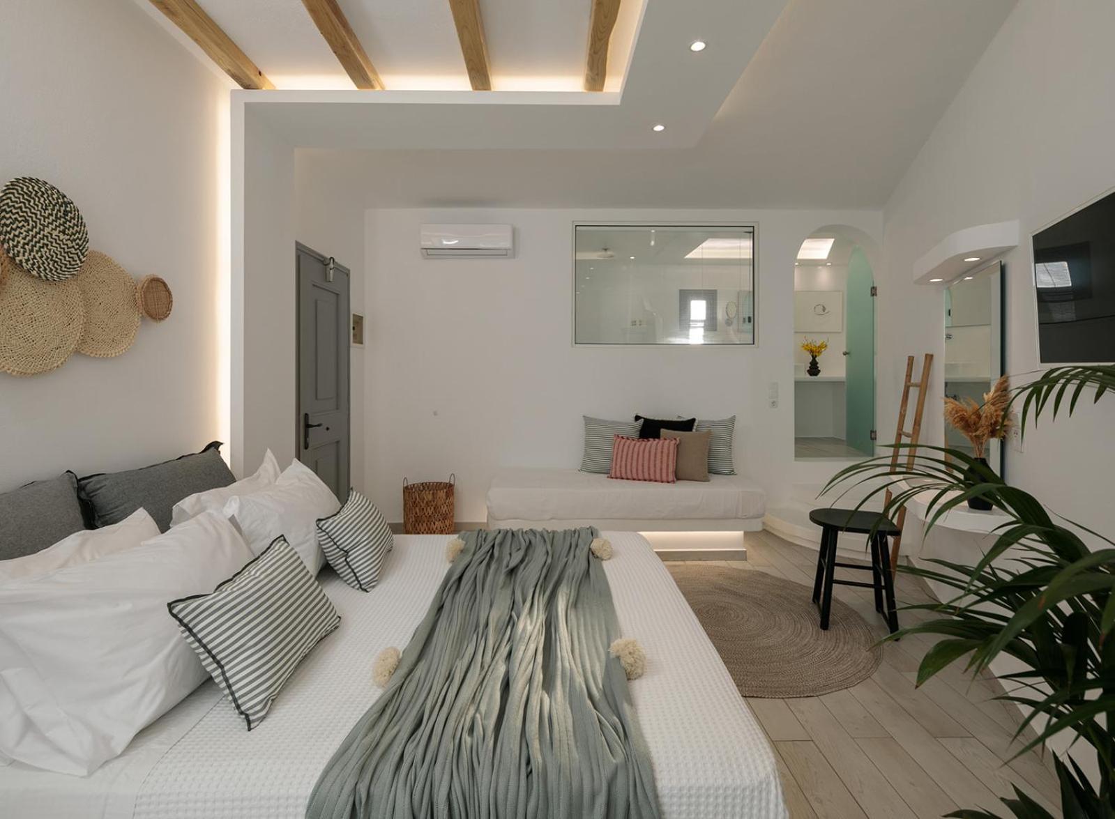 Superior Suite - Photo 16