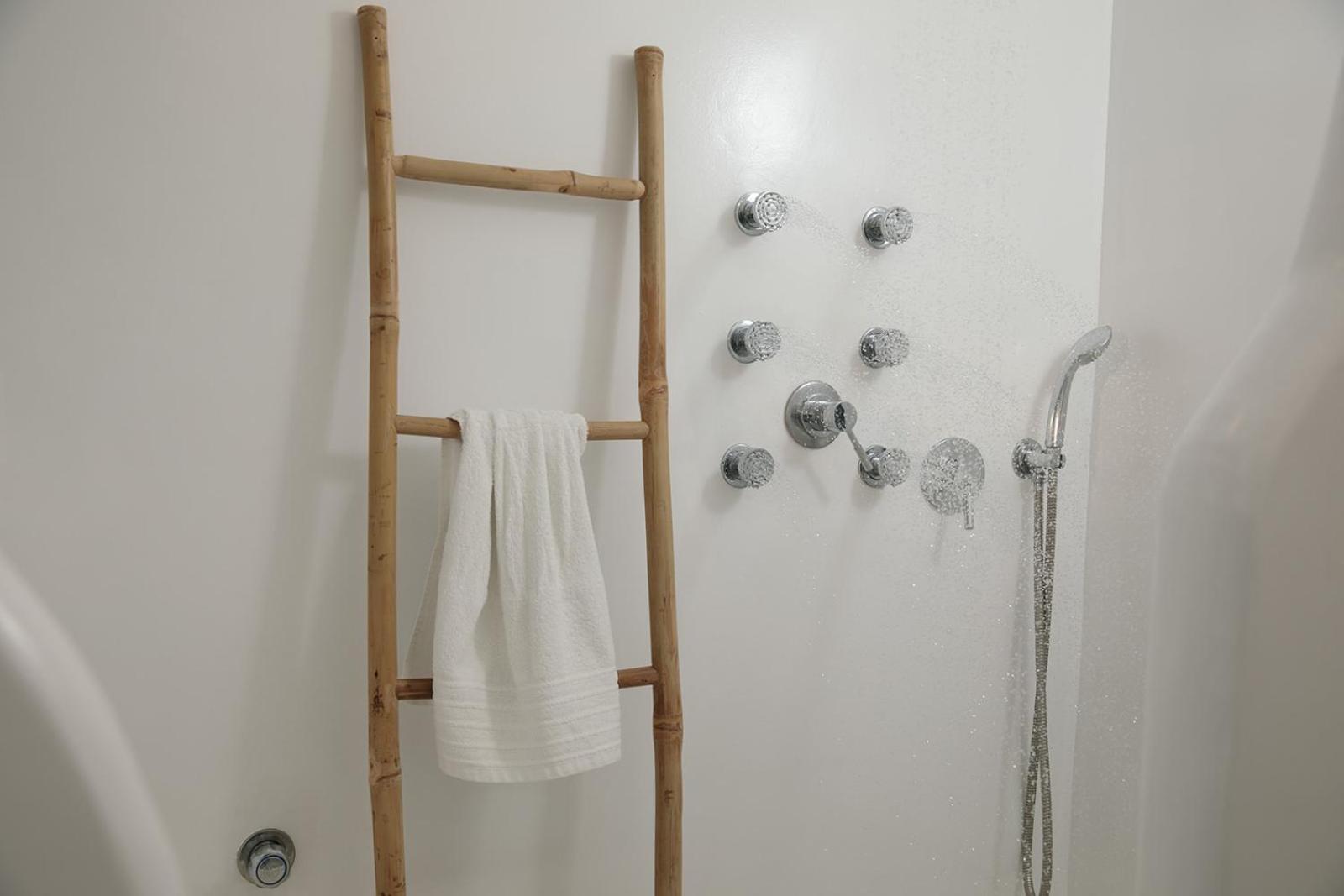 Superior Suite - Photo 10