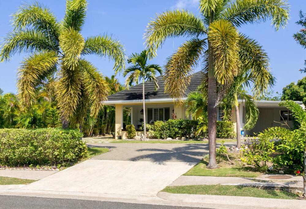 Three-Bedroom Villa photo 2
