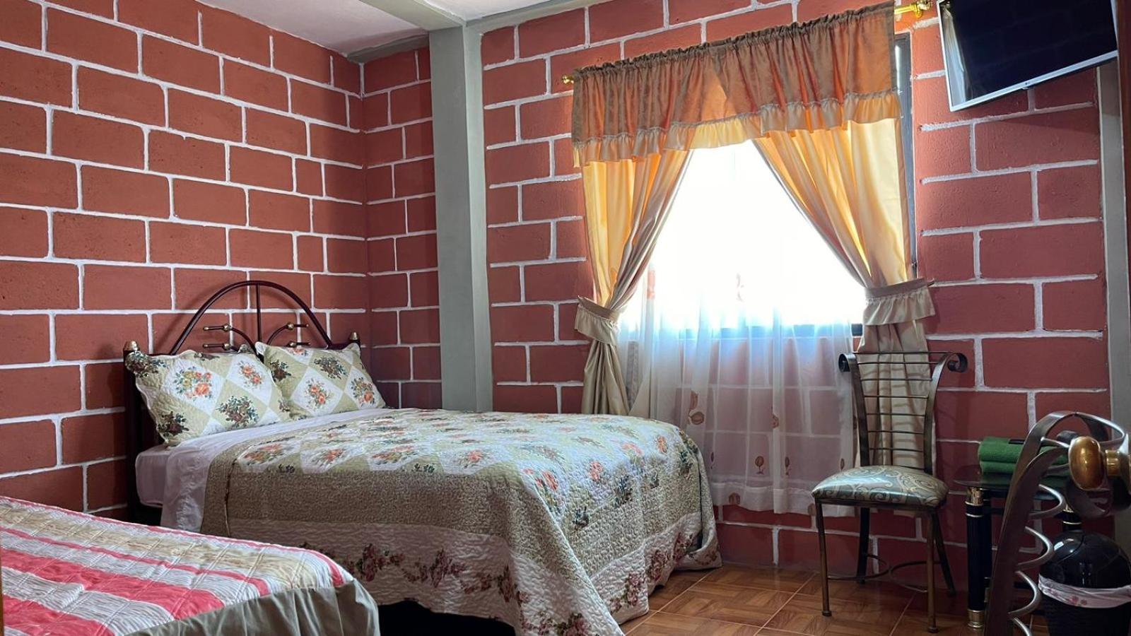 Twin Room with Shared Bathroom photo 2