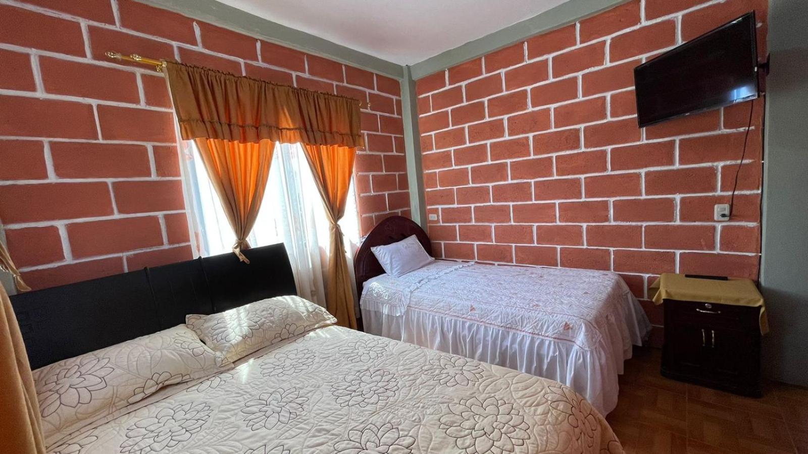 Twin Room with Private Bathroom photo 2