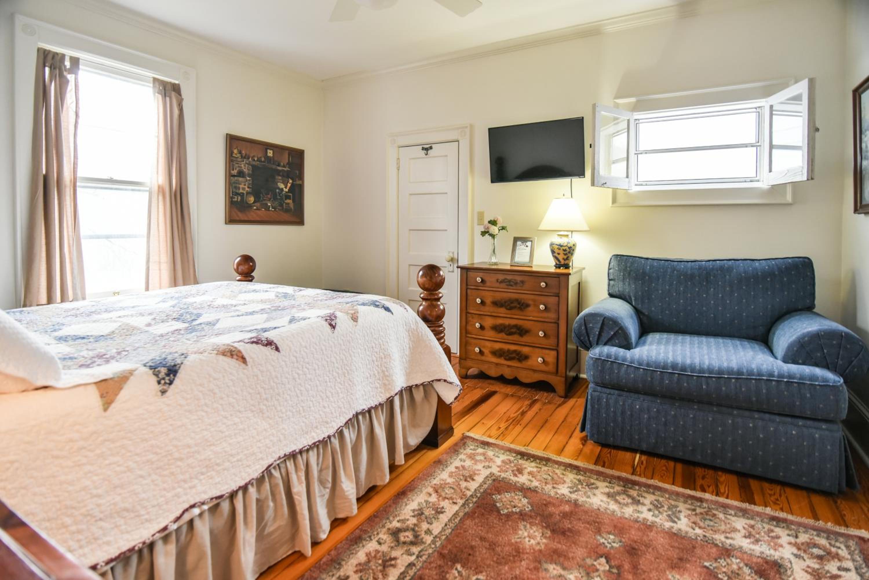 Double Room with Private Bathroom - Photo 6