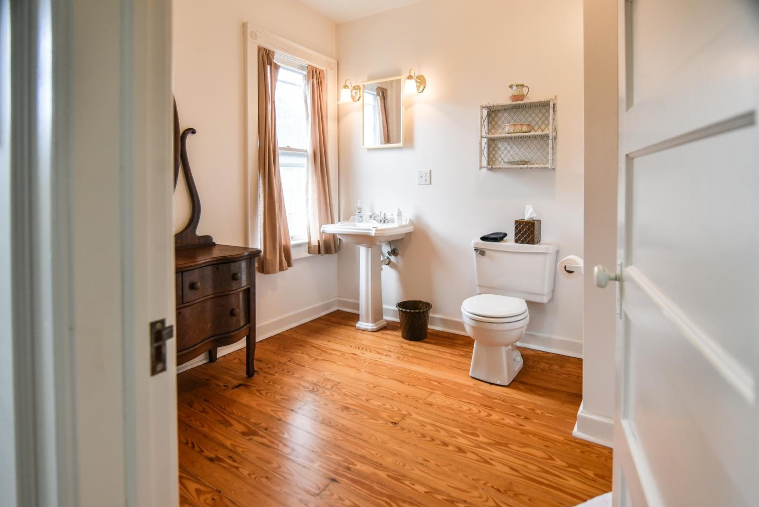 Double Room with Private Bathroom - Photo 5