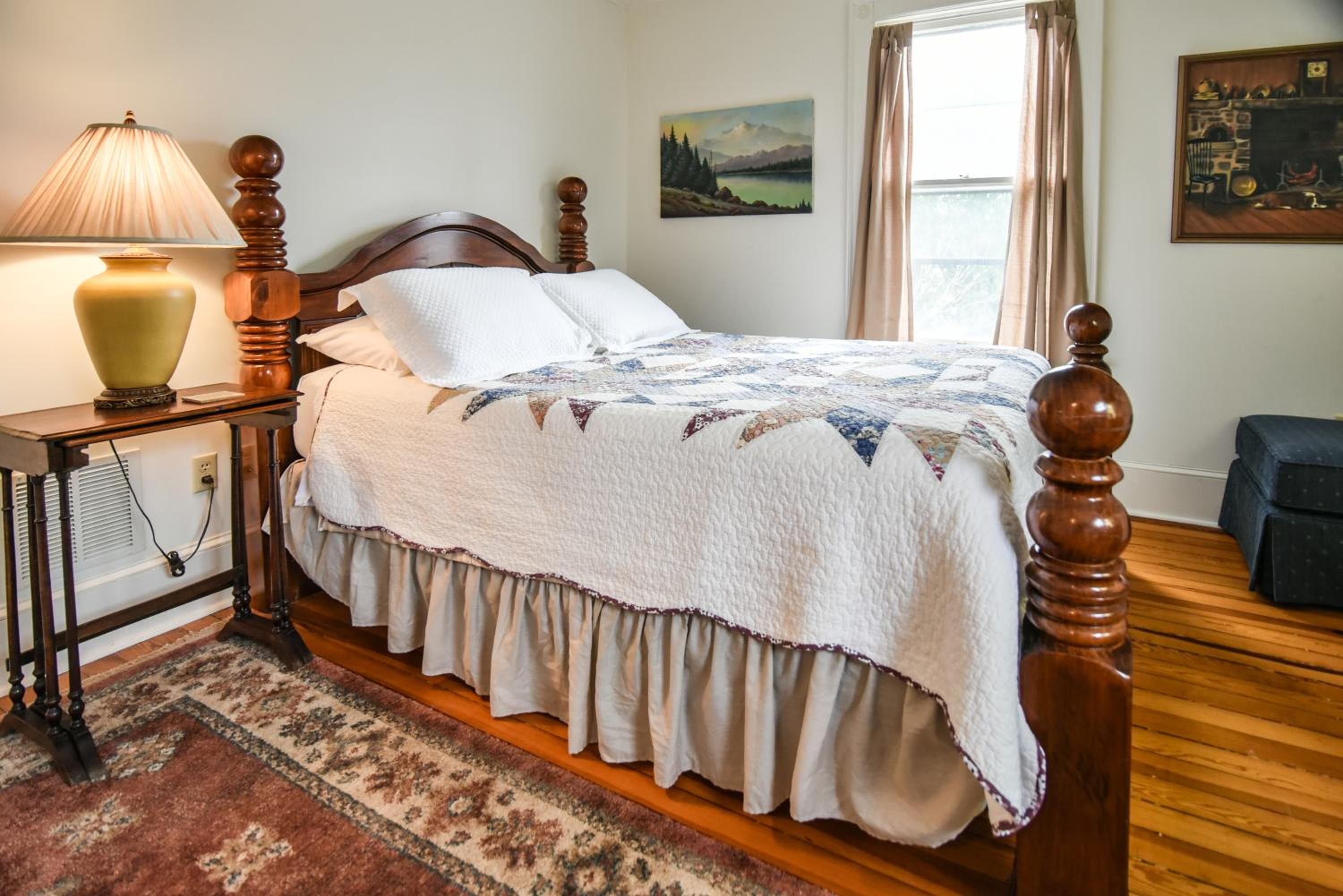 Double Room with Private Bathroom - Photo 10