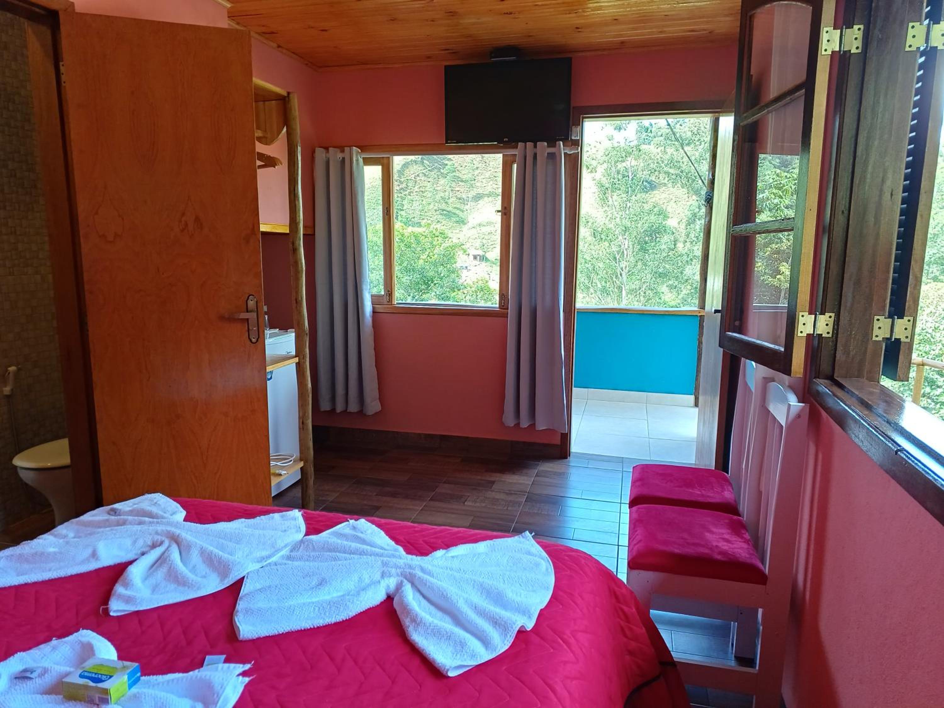 Suite with Balcony - Photo 11