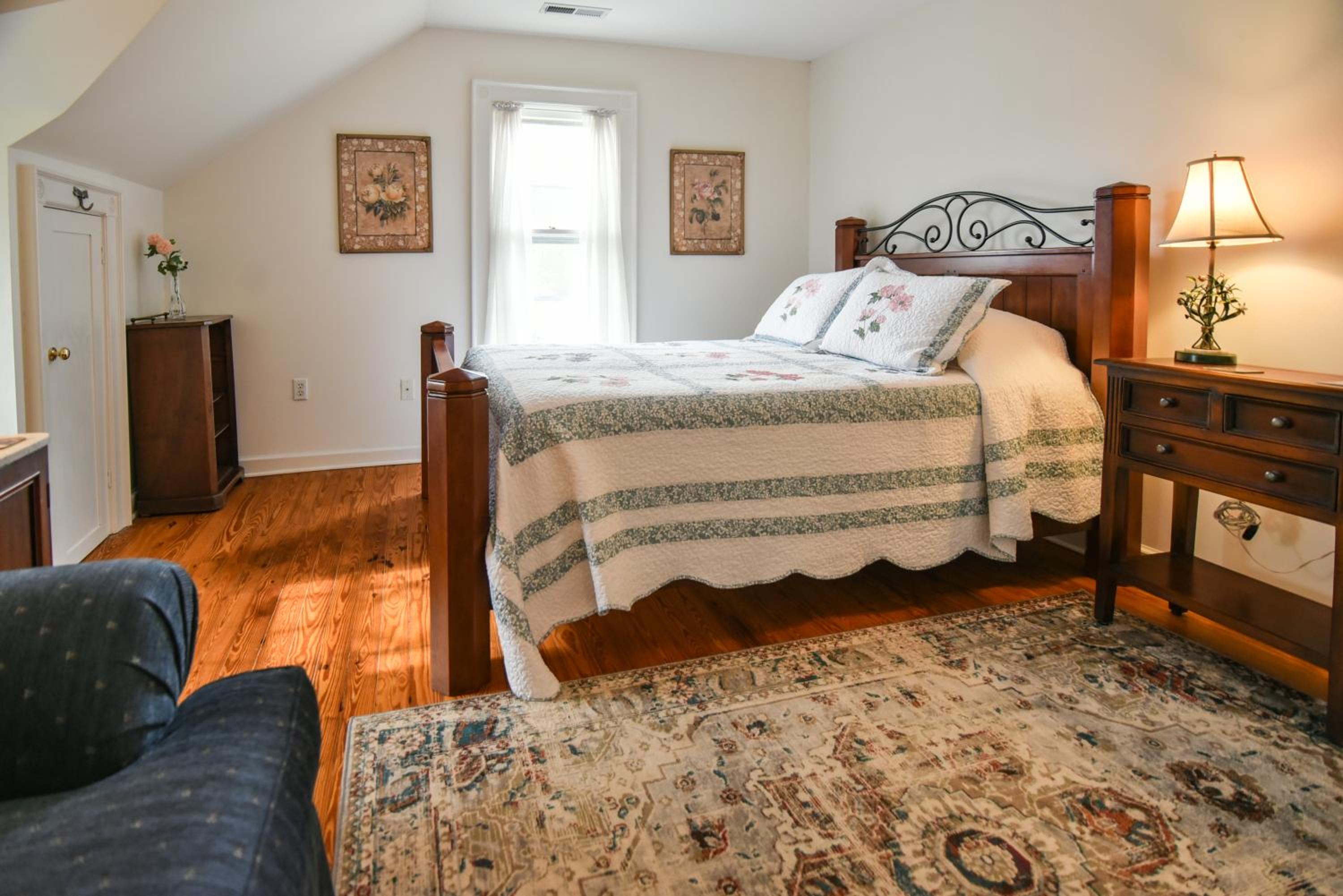 Double Room with Private Bathroom - Photo 3
