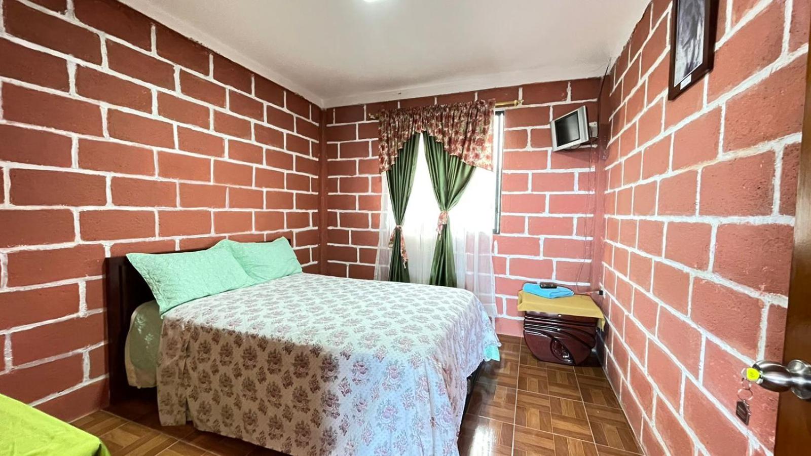 Double Room with Shared Bathroom photo 2