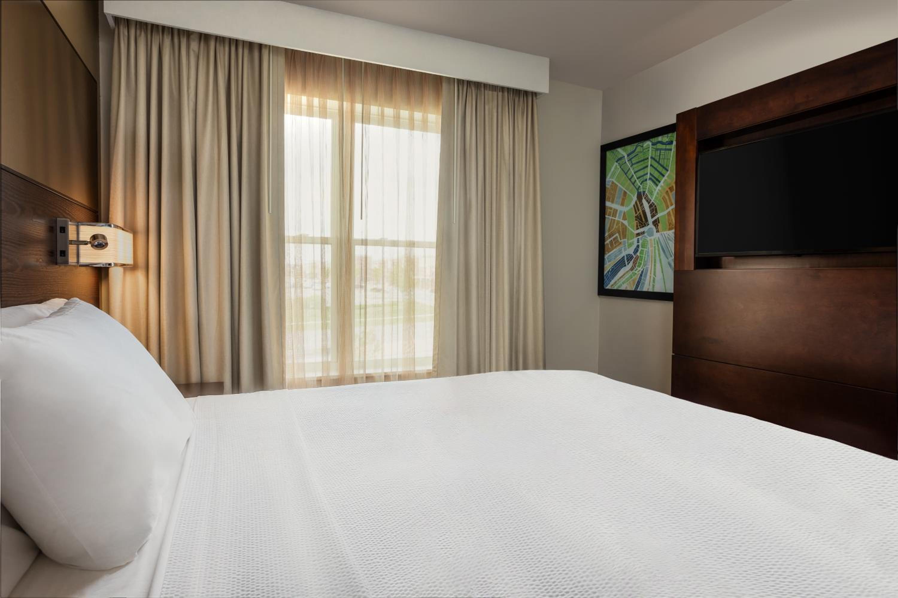 One-Bedroom Corner King Suite with Sofa Bed - Mobility/Hearing Accessible with Tub