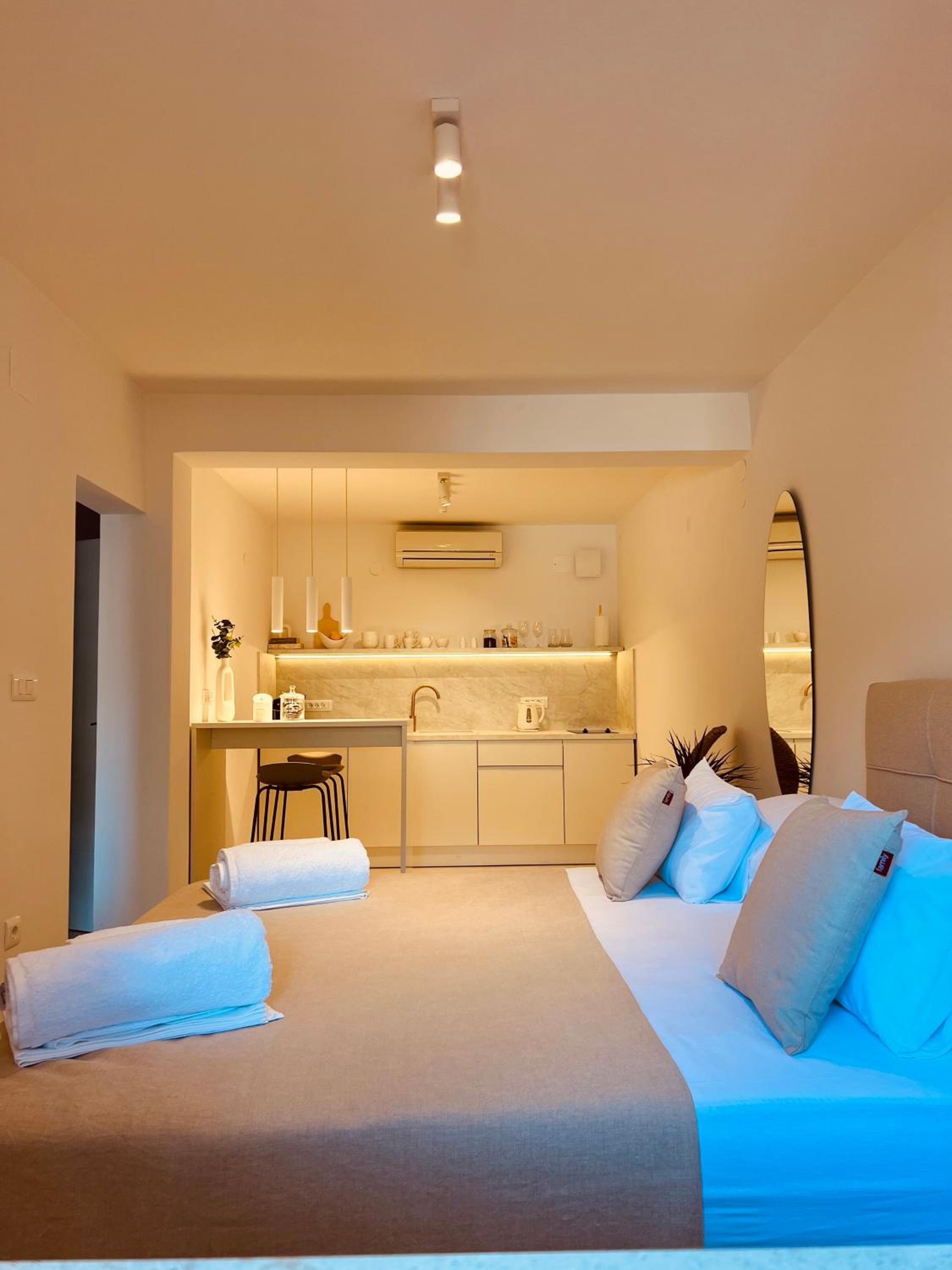 Studio Apartment - Photo 4