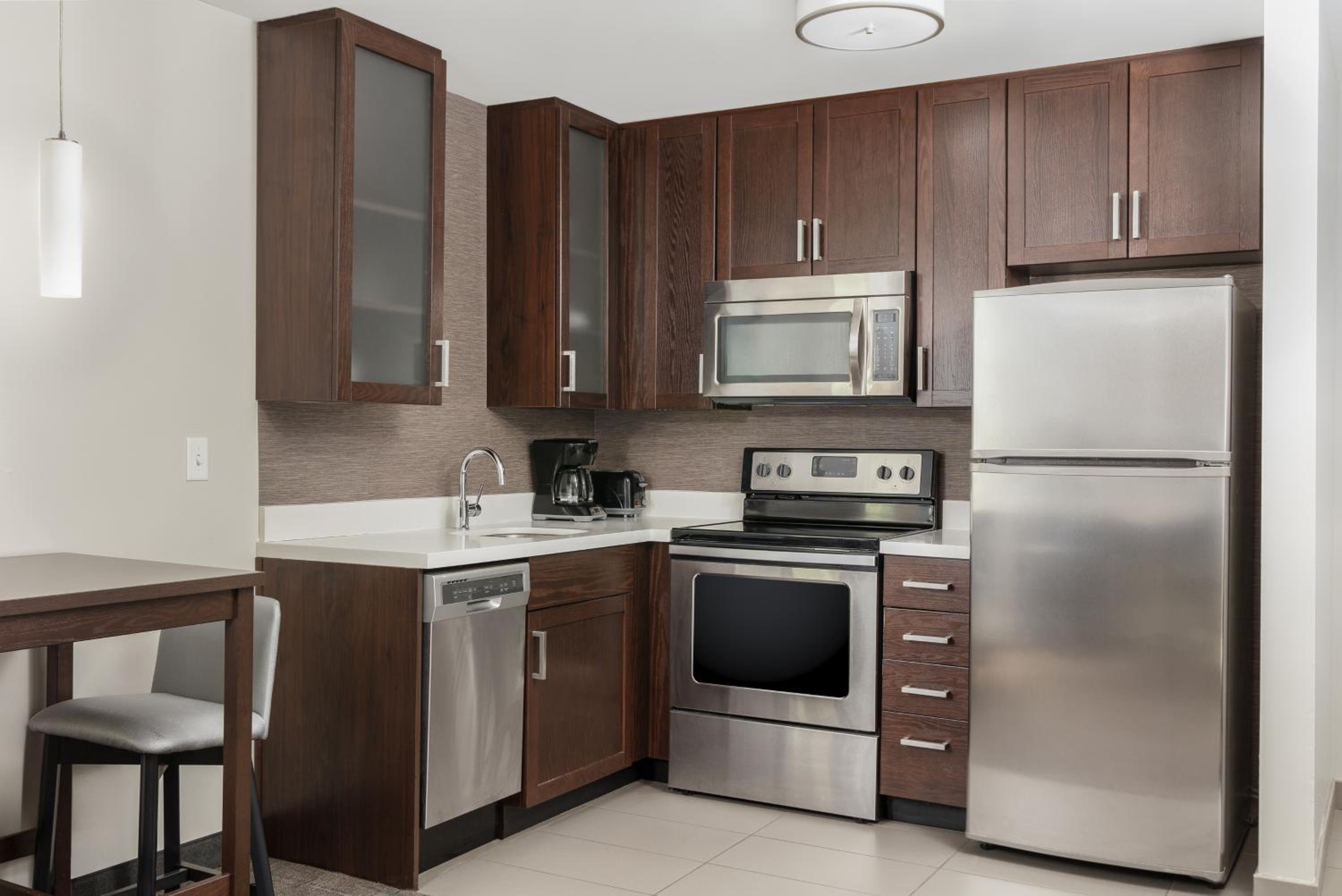 1 Bedroom Suite, King, Sofa bed, Corner room