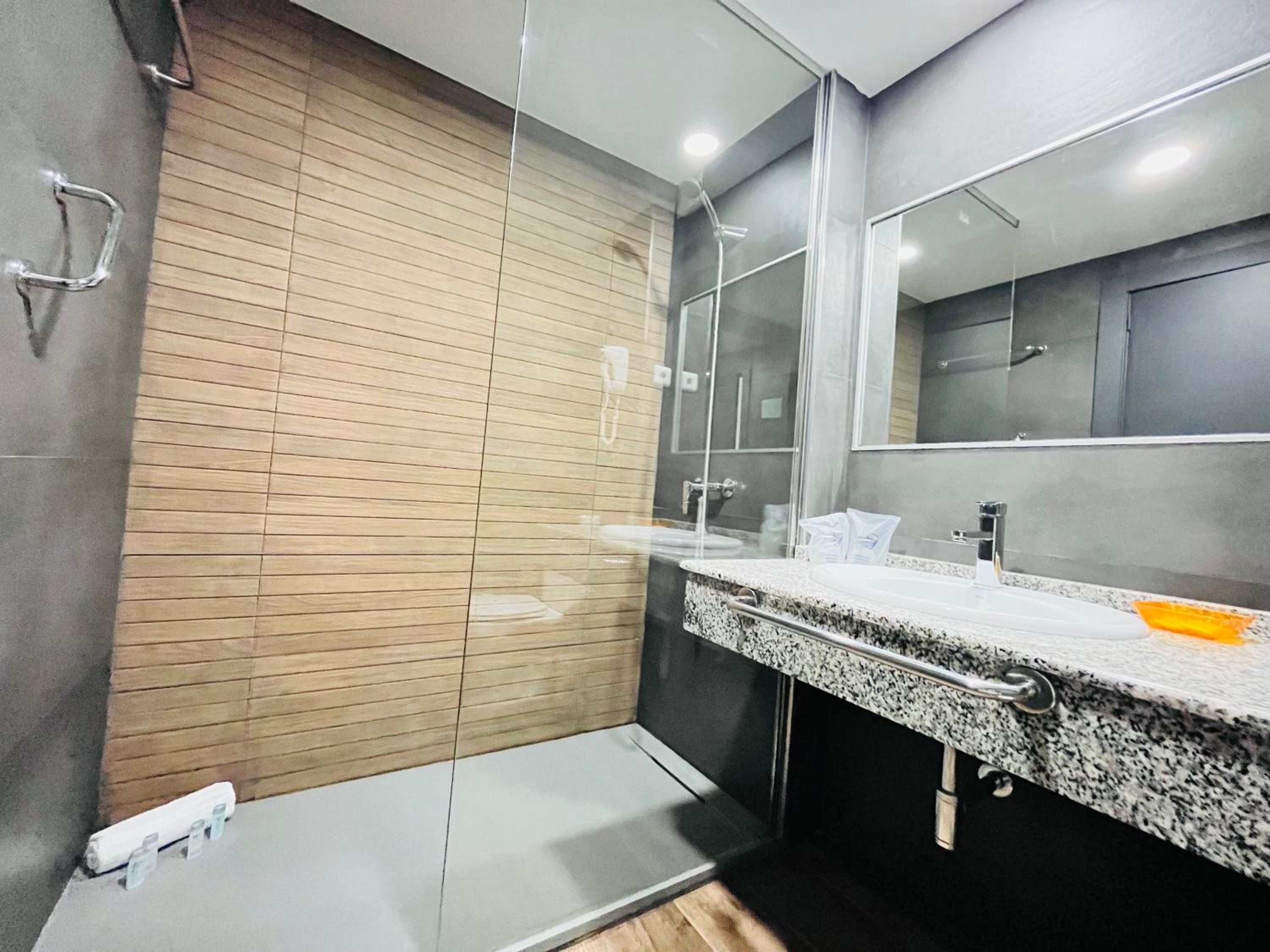 Double or Twin Room - Photo 2